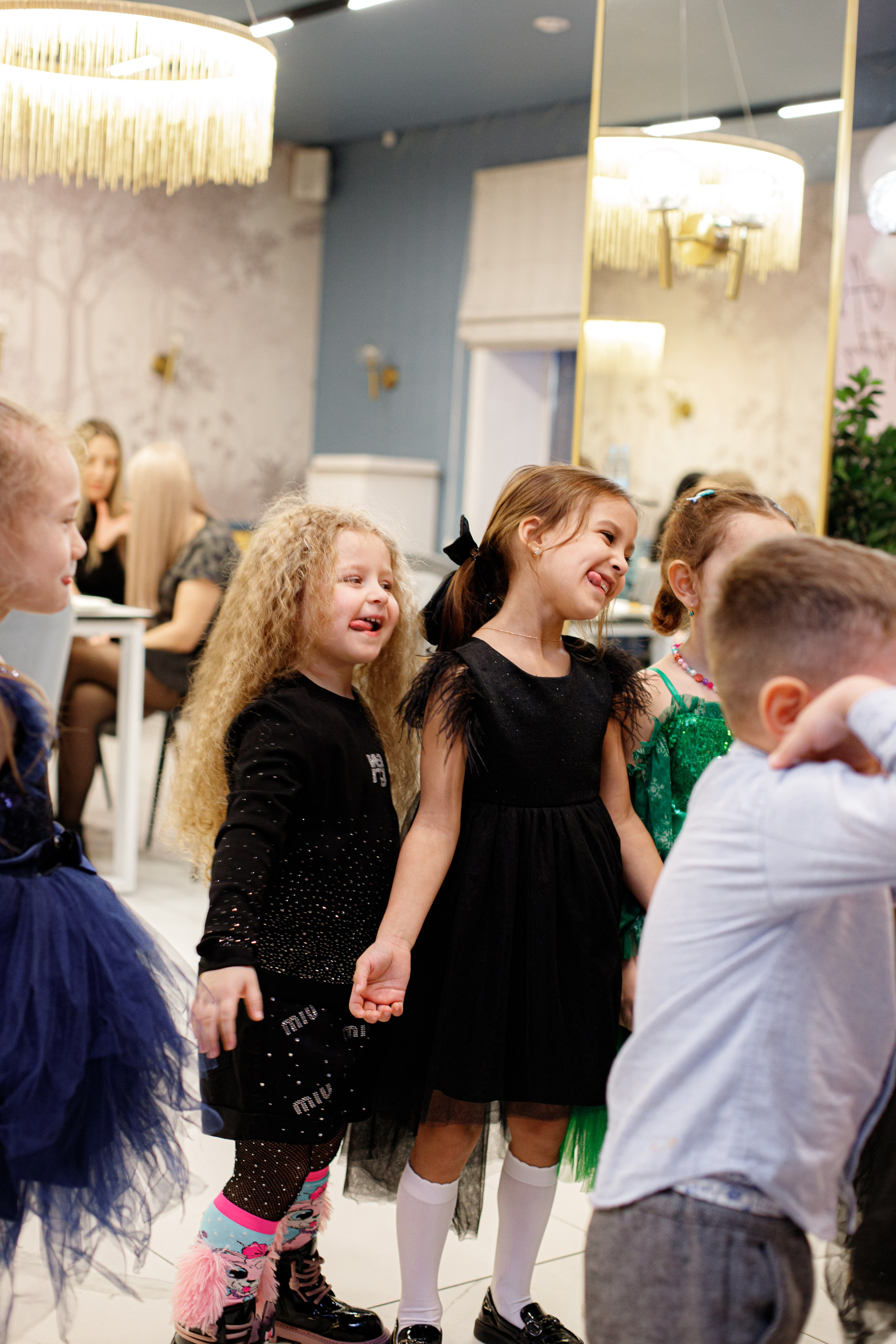 ASIA'S BIRTHDAY PARTY. Photokarish