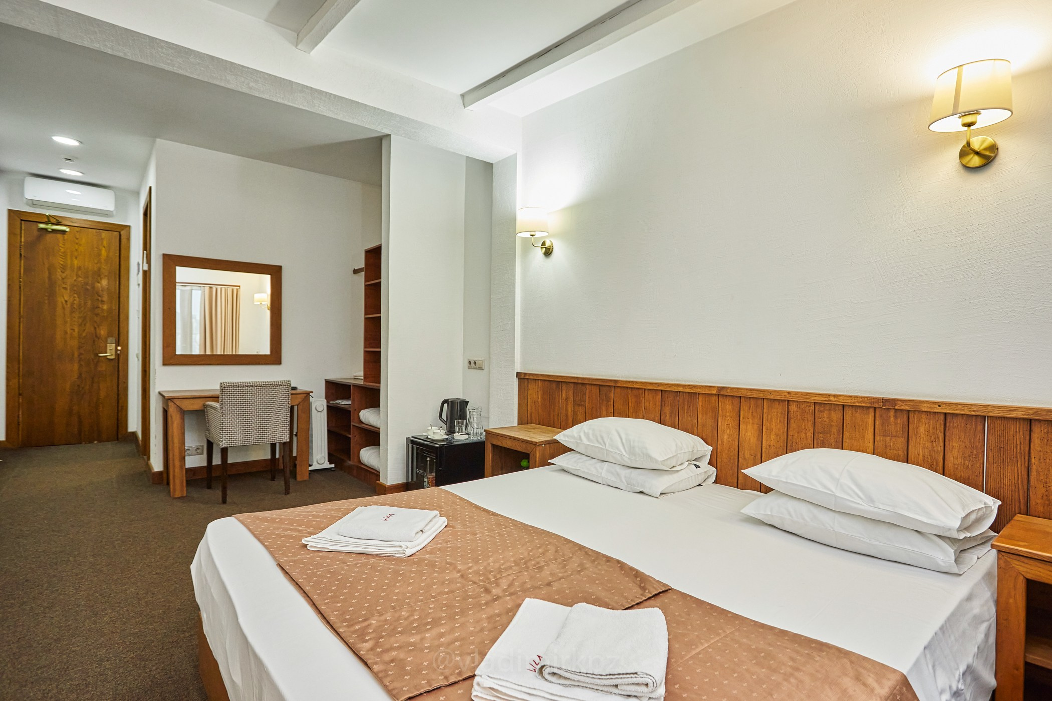 фотосъемка интерьеров гостиницпрофессиональный фотограф отелейпродающие фото для яндекса островок Островок, Суточно.ру, Твил, Отелло, Яндекс.Путешествия, Travelata , Hotellook фотограф для отеляинтерьерная съемка номеровфотосъемка апартаментоврекламное фото гостиниц