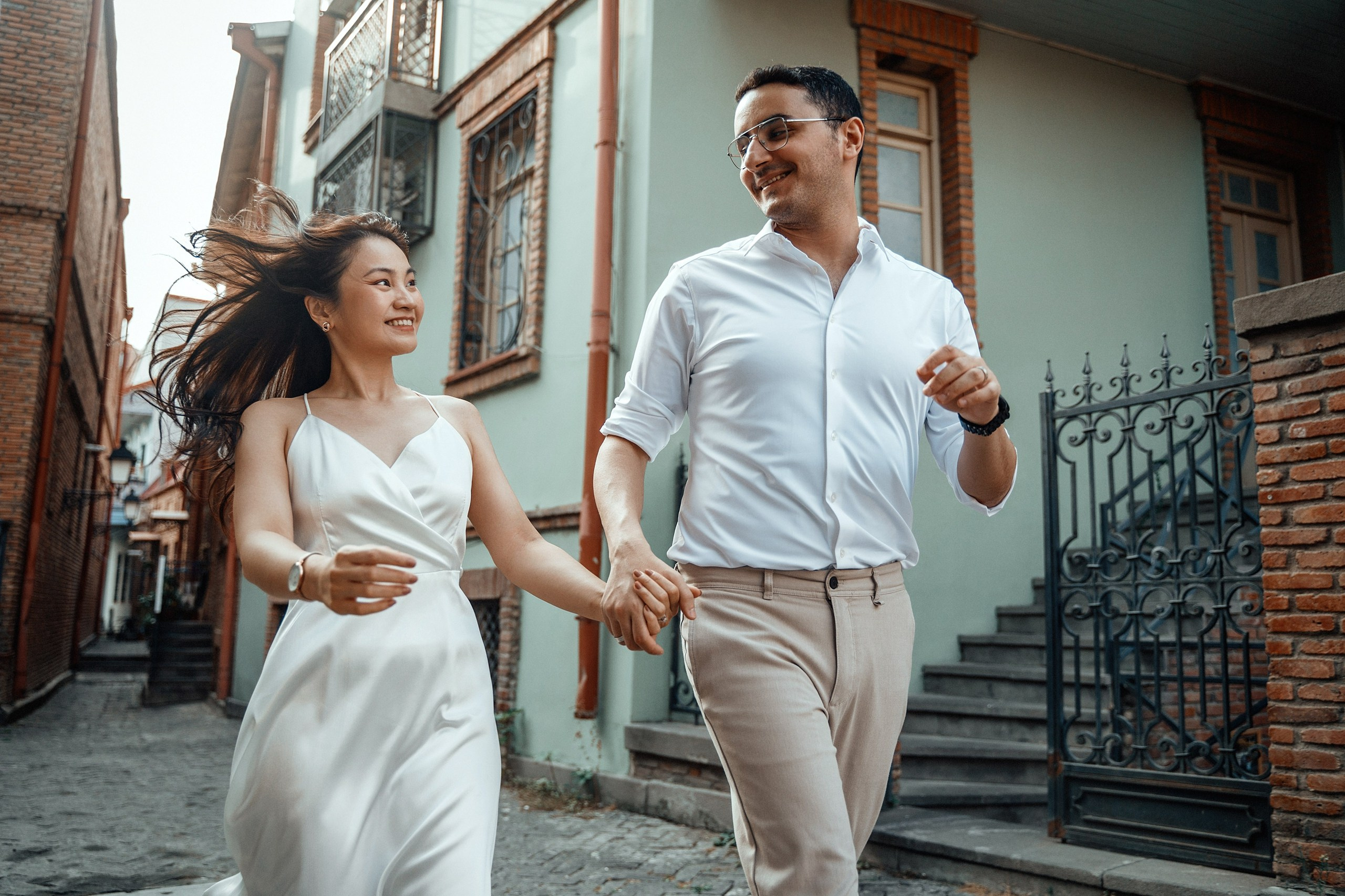 Alaeddine & Matika on the Peace Bridge in Tbilisi. Photographer Sergey Otkrytyi in Batumi & Tbilisi