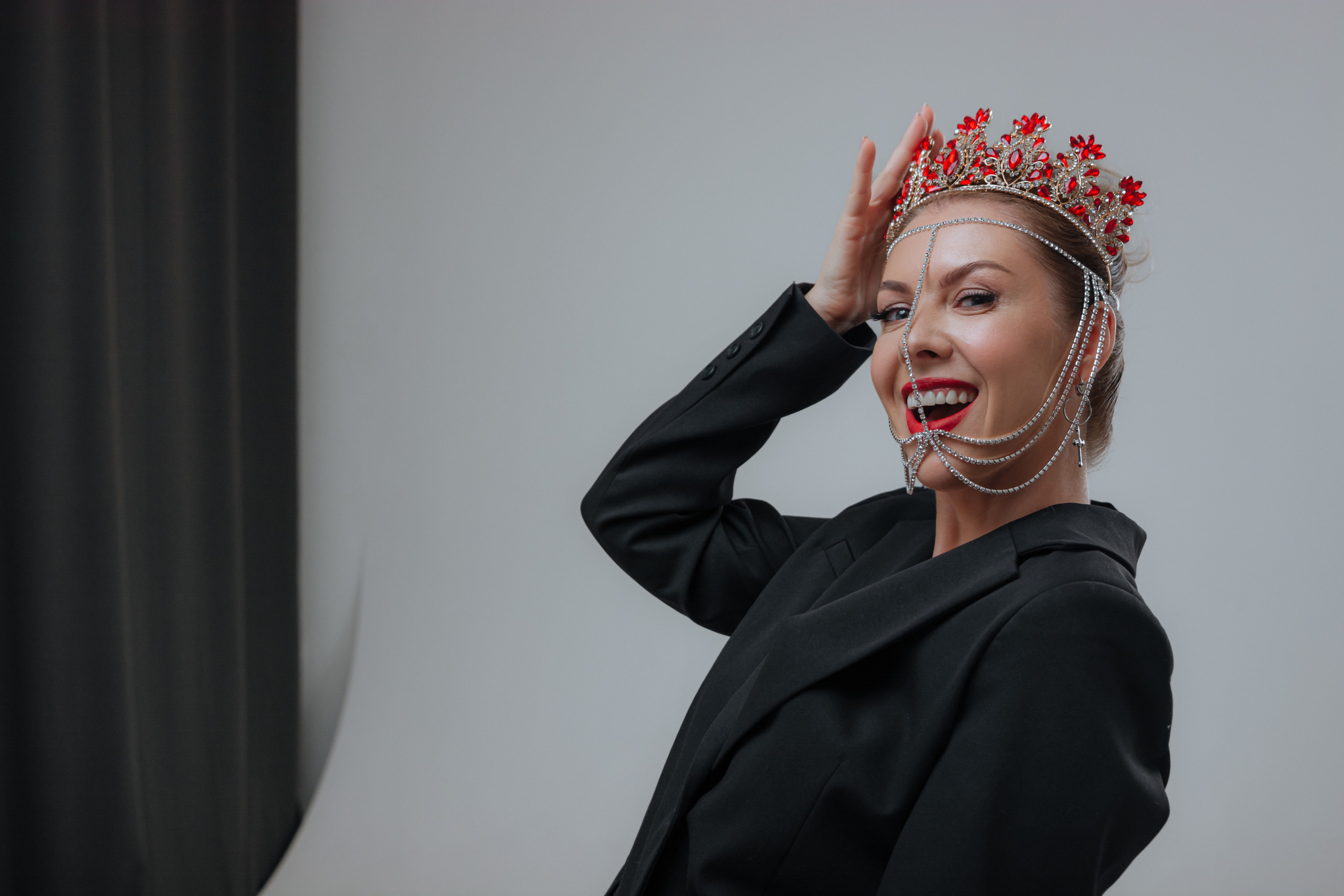 Фотосессия Superwoman Натальи и Светланы для афишы. Портретный фотограф в Санкт-Петербурге Дмитриева Наталия