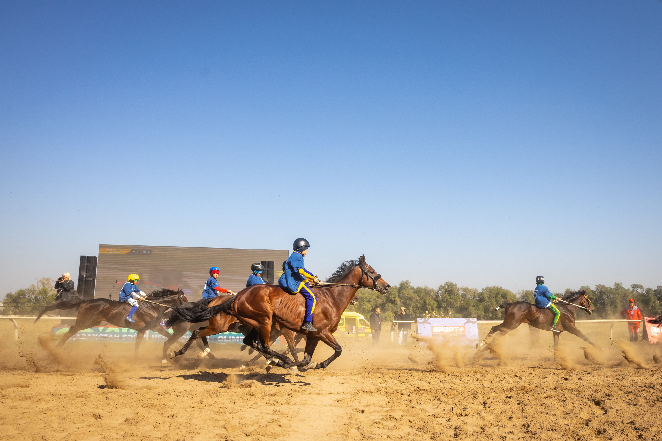 Фоторепортаж финал Казахстана по байге 2025 — конные забеги. Коммерческий и репортажный фотограф в Алматы — Jora Abramov