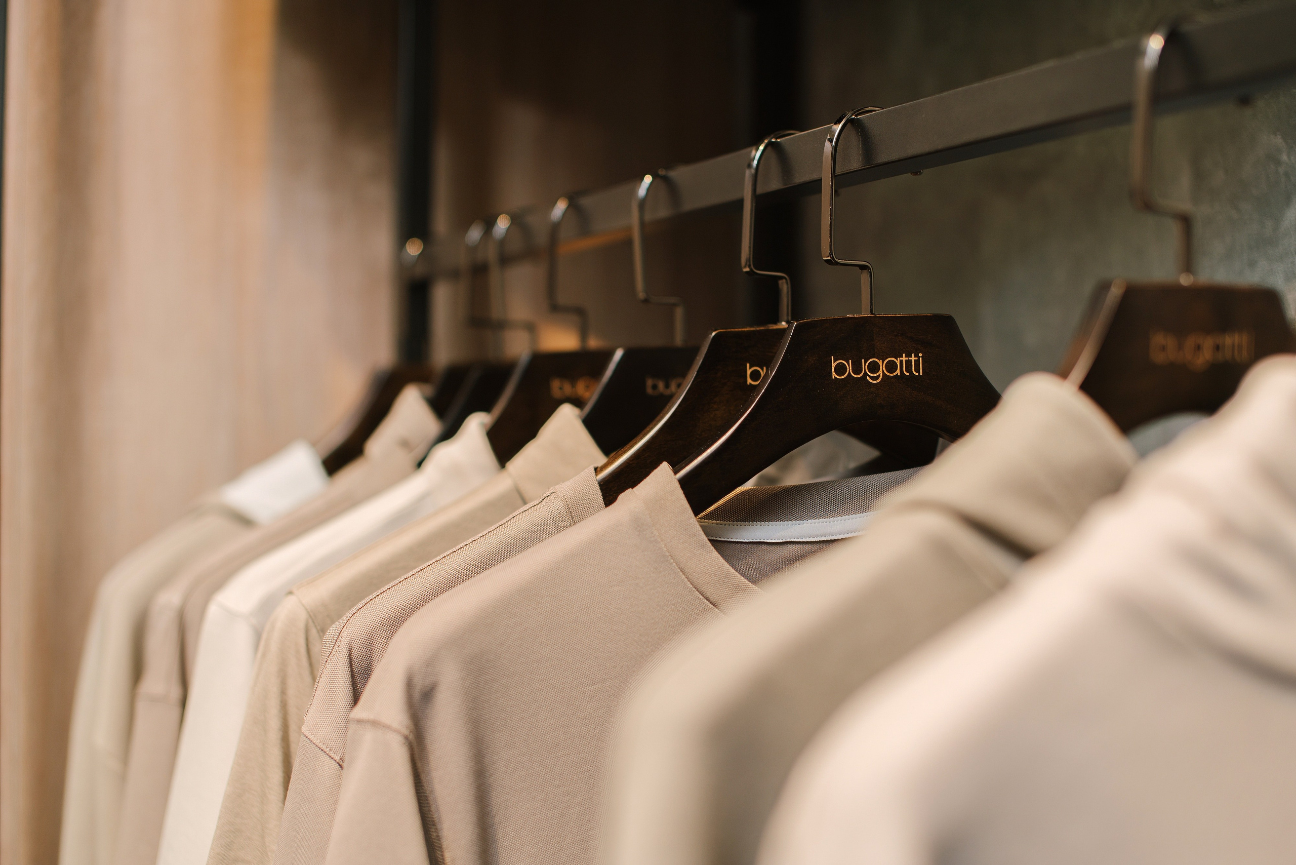 Интерьер бутика Bugatti. Профессиональная съемка в Алматы