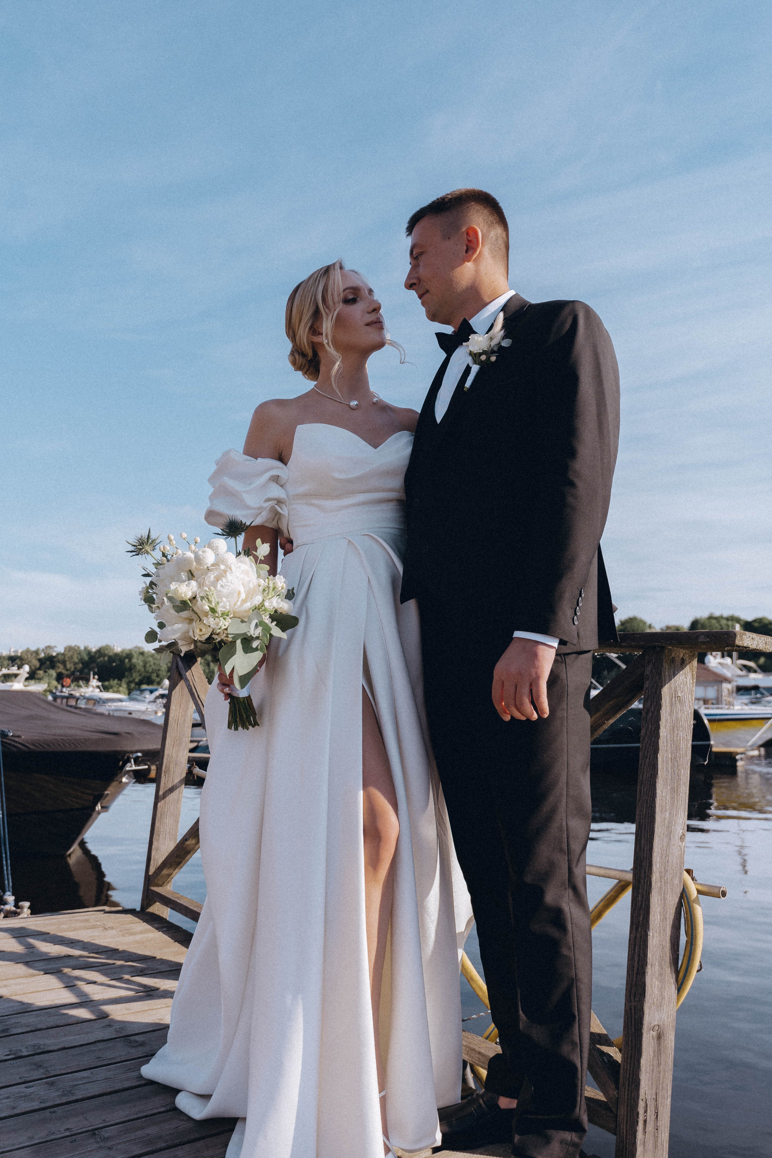 СВАДЕНБНАЯ СЬЕМКА НА КАТЕРЕ ПО КАНАЛАМ САНКТ-ПЕТЕРБУРГА И В АКВАТОРИИ НЕВЫ. Профессиональный фотограф, Санкт-Петербург — Виктория Богомолова