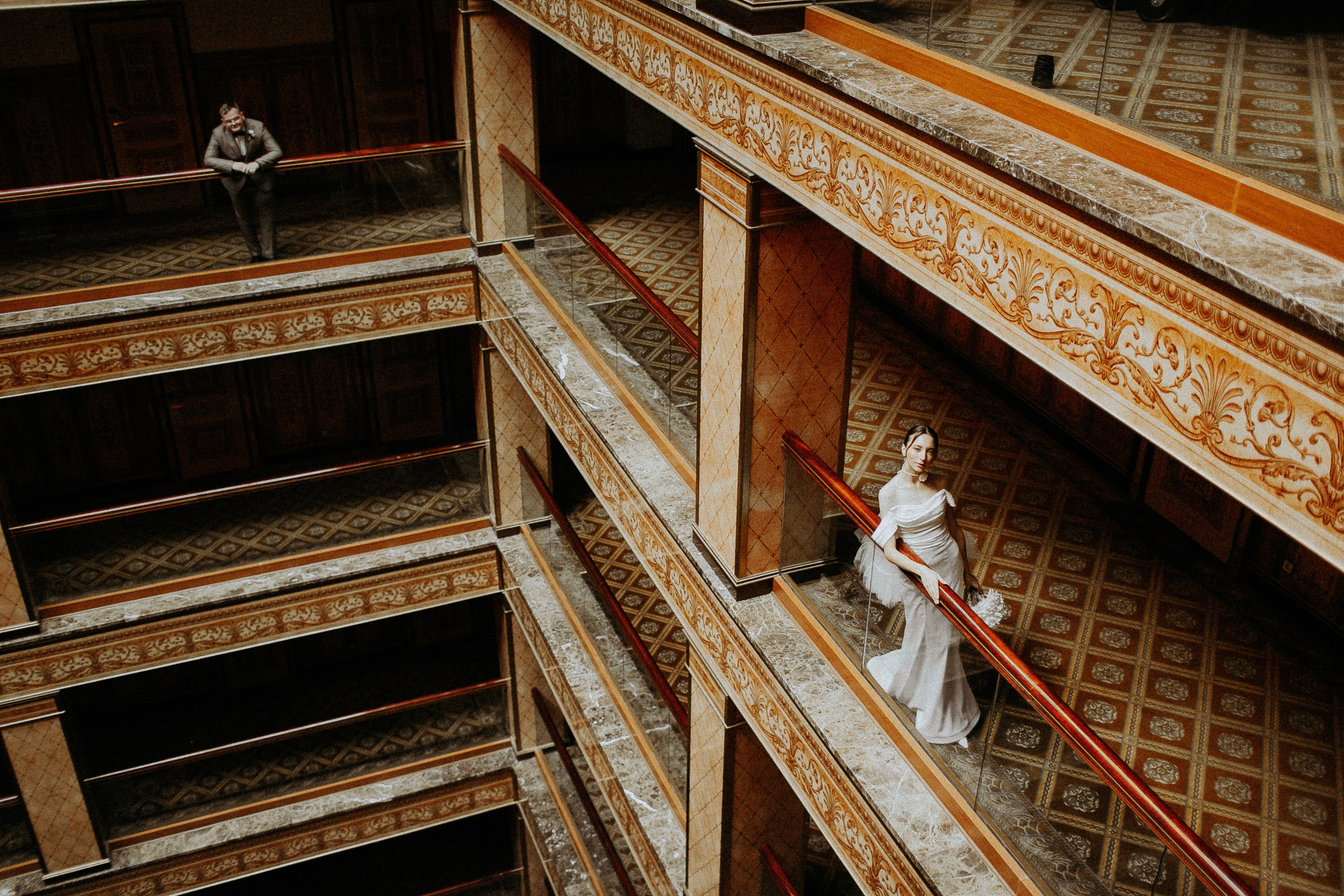 Свадебная осенняя фотосессия Ивана и Лидии в городе. Свадебный и репортажный фотограф в Ярославле и Санкт-Петербурге Роман Микрюков