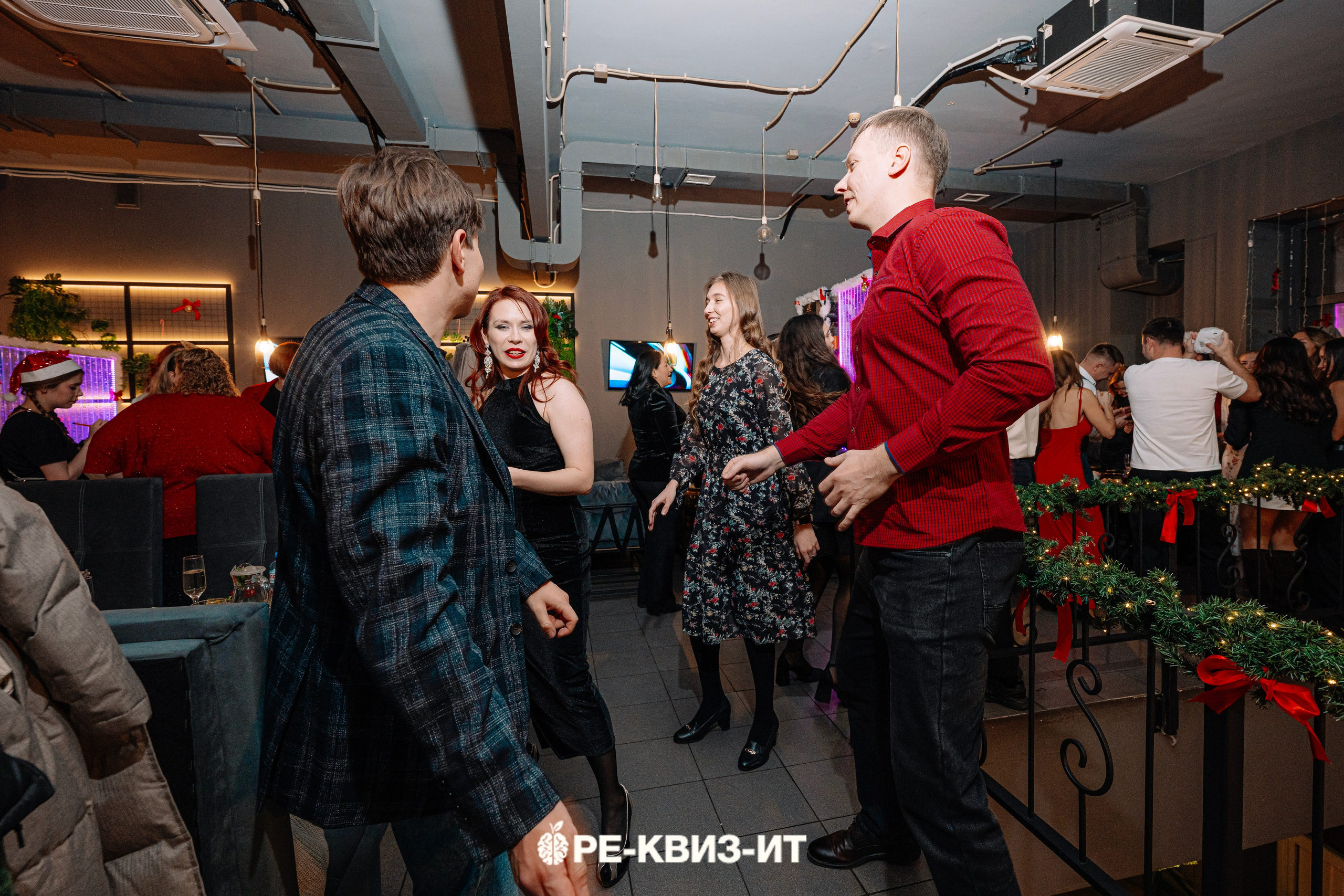 Реквизит — квиз в Зеленодольске и Волжске ZR cafe. Свадебный фотограф в Казани, и Зеленодольске Радик Мухаметов