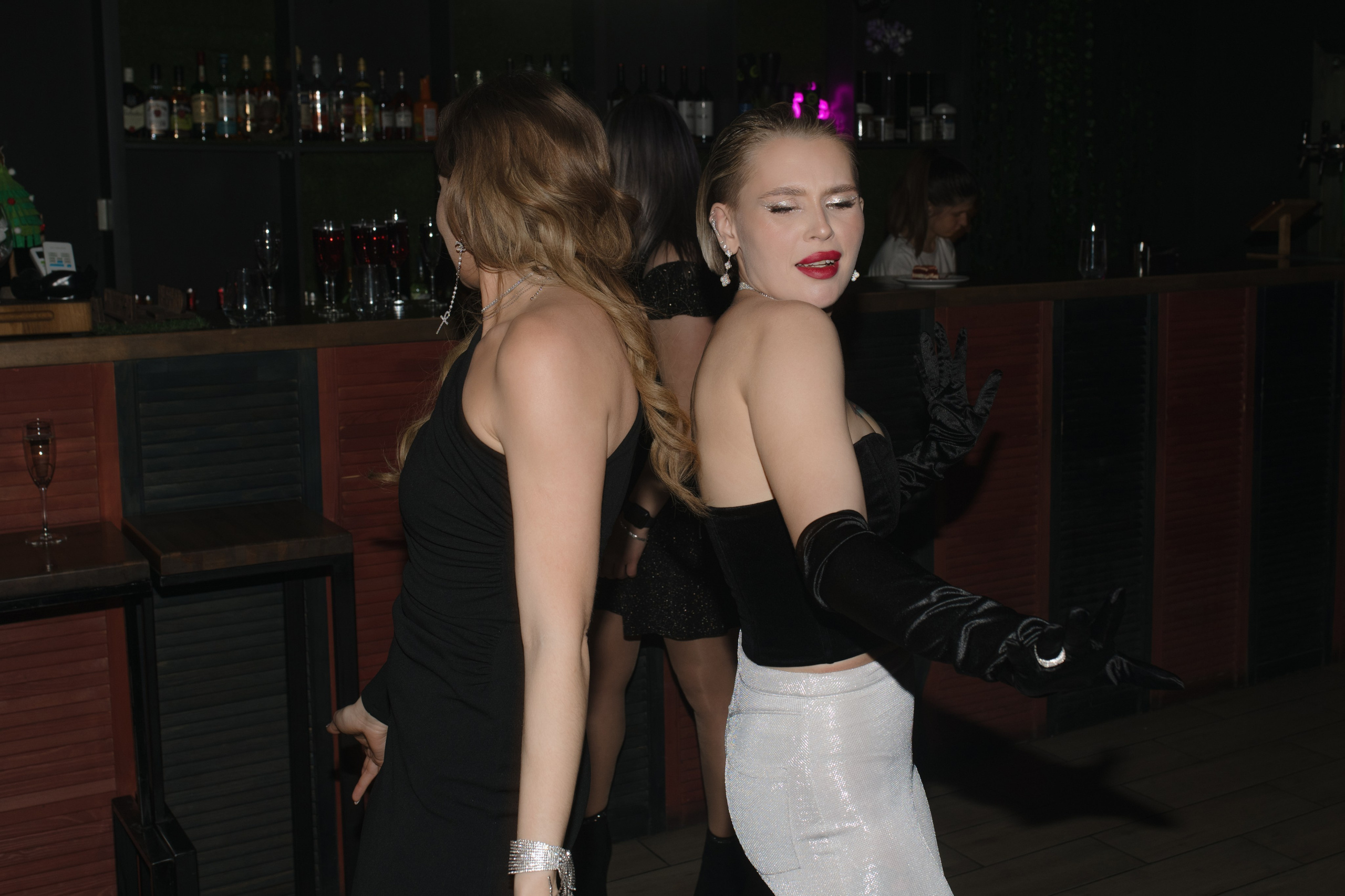 День рождения Томы — Let`s Talk Bar. Свадебный фотограф Екатеринбург/Челябинск — Любовь Волохова