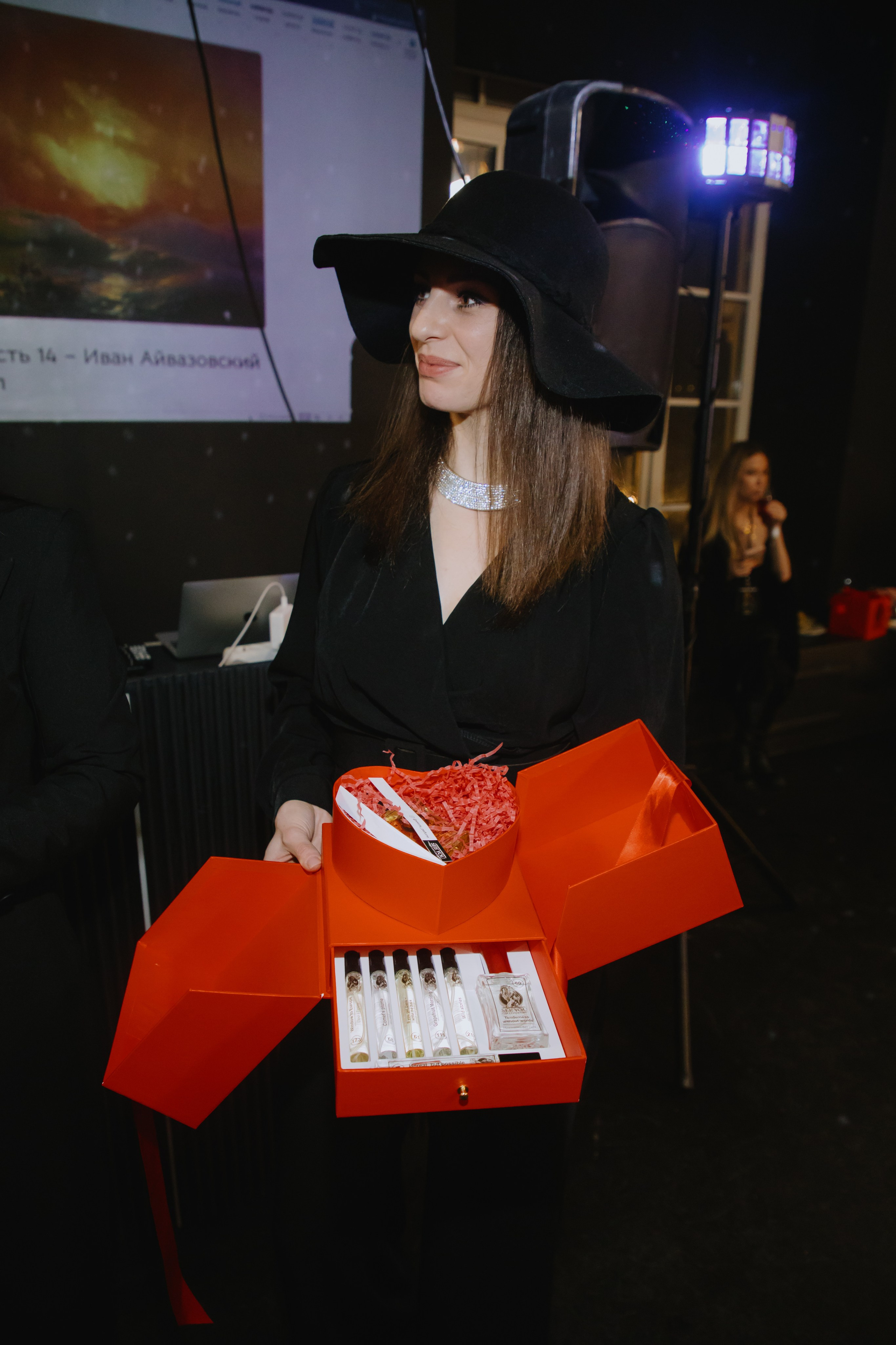 See `You Perfume. Фотограф в Москве и Санкт-Петербурге Дарина