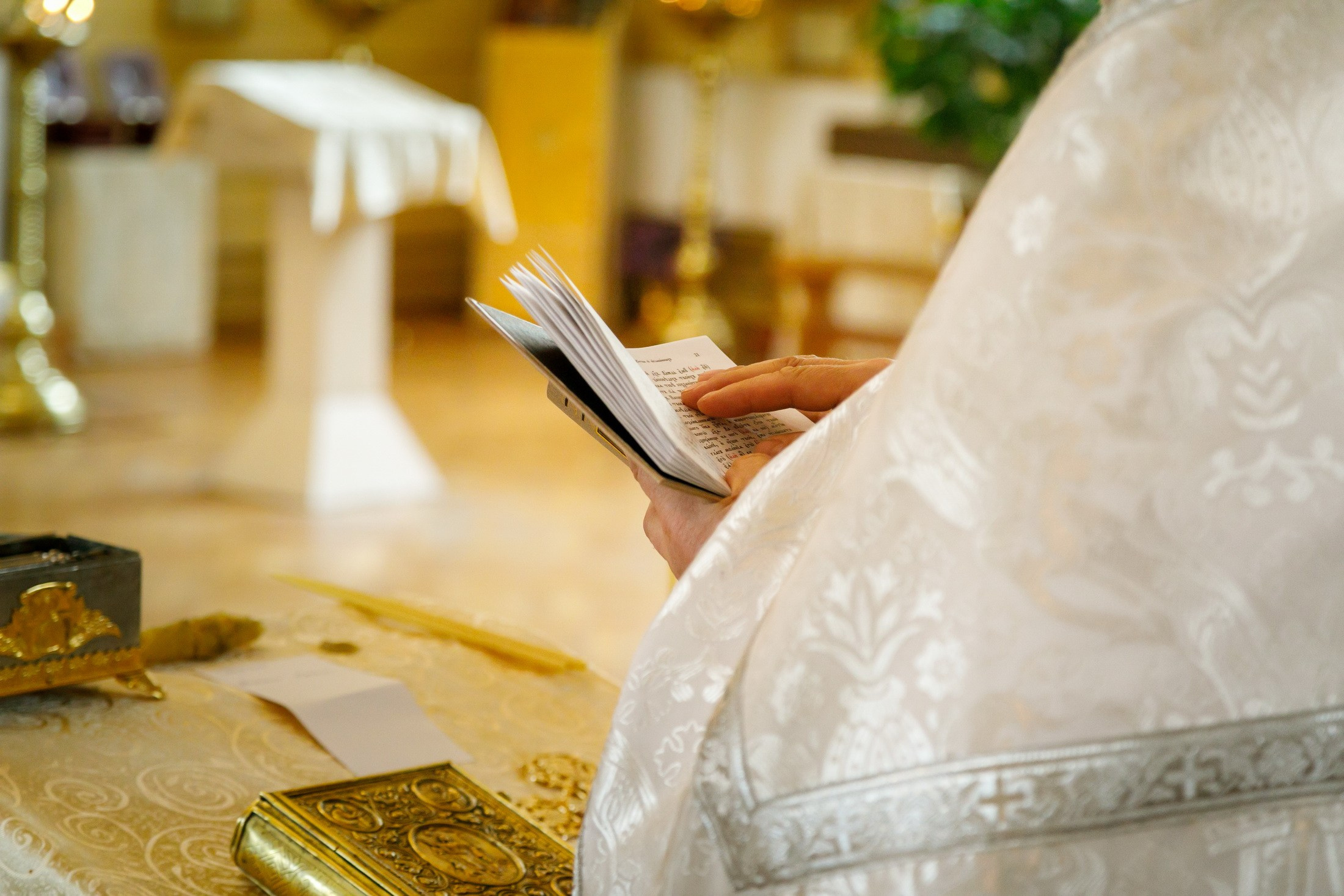 крещение ребенка Вырица храм Петра и Павла, где покрестить в Вырице лен области, крещение малыша, фотограф на крещение, сколько стоит индивидуальное крещение, цена крещения