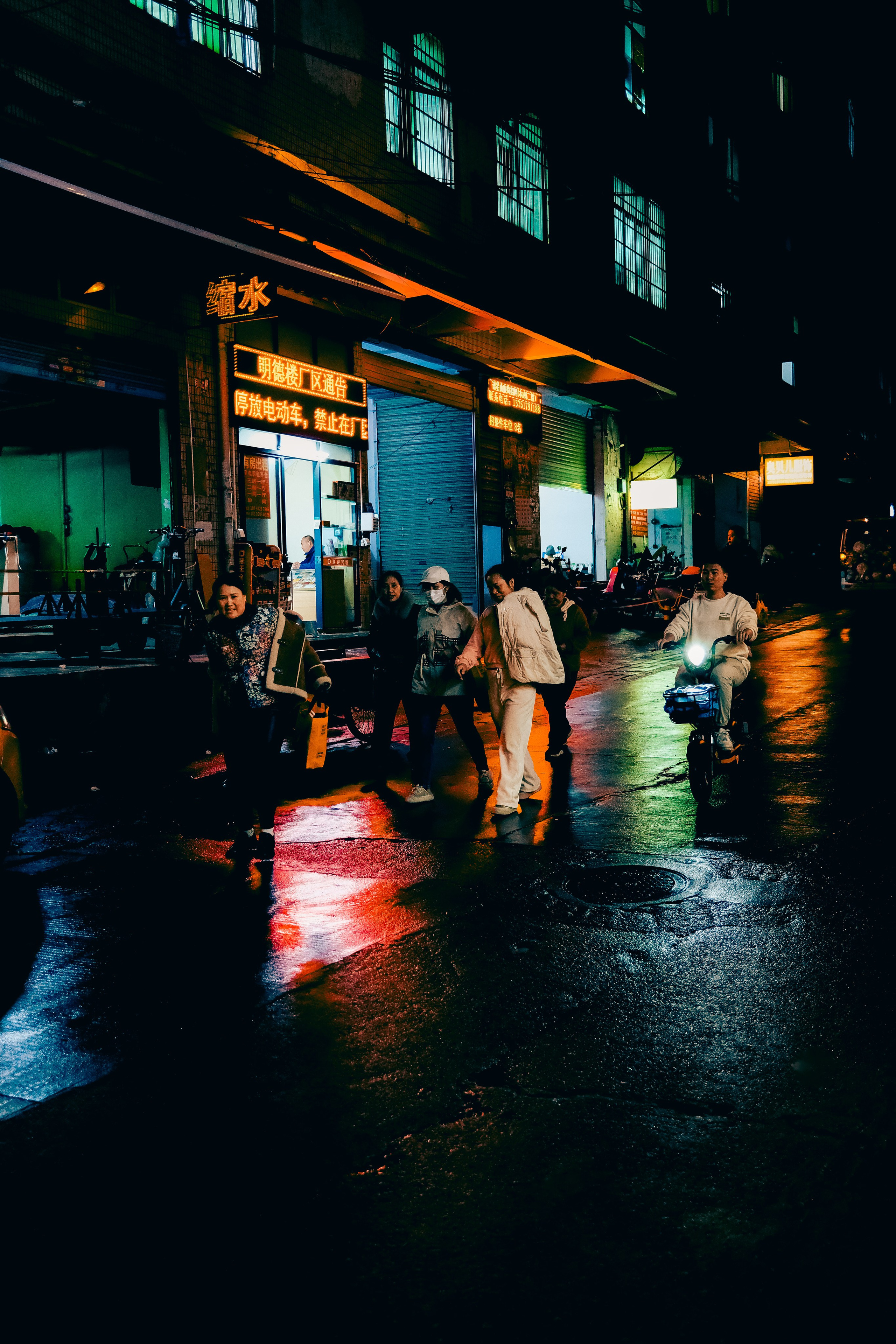 Neon in Guangzhou. Фотограф В Гуанчжоу и Шэньчжэнь Андрей Лопатин