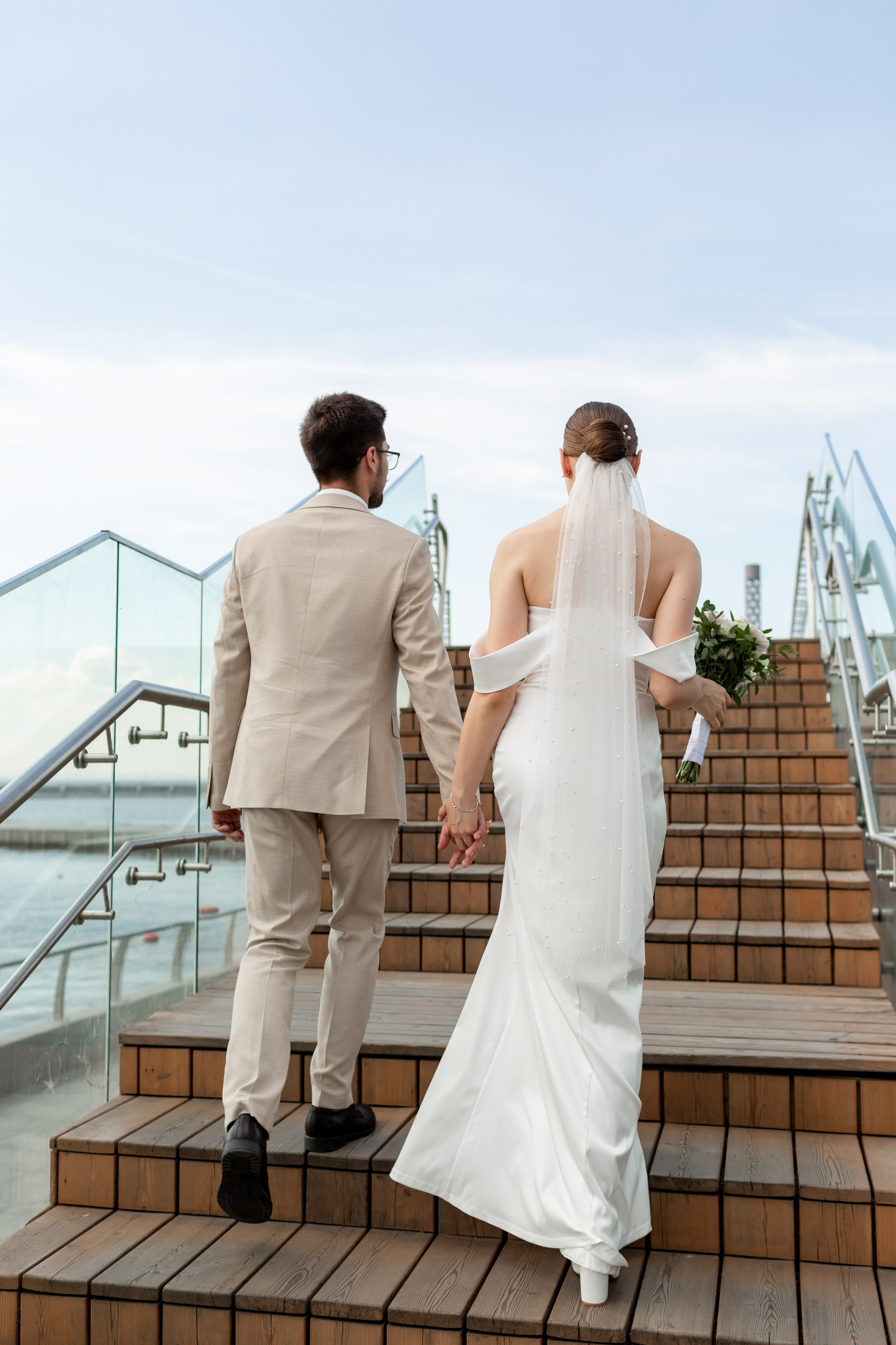 Свадебная фотопрогулка у Лахты. Свадебный фотограф Кирилл Белый