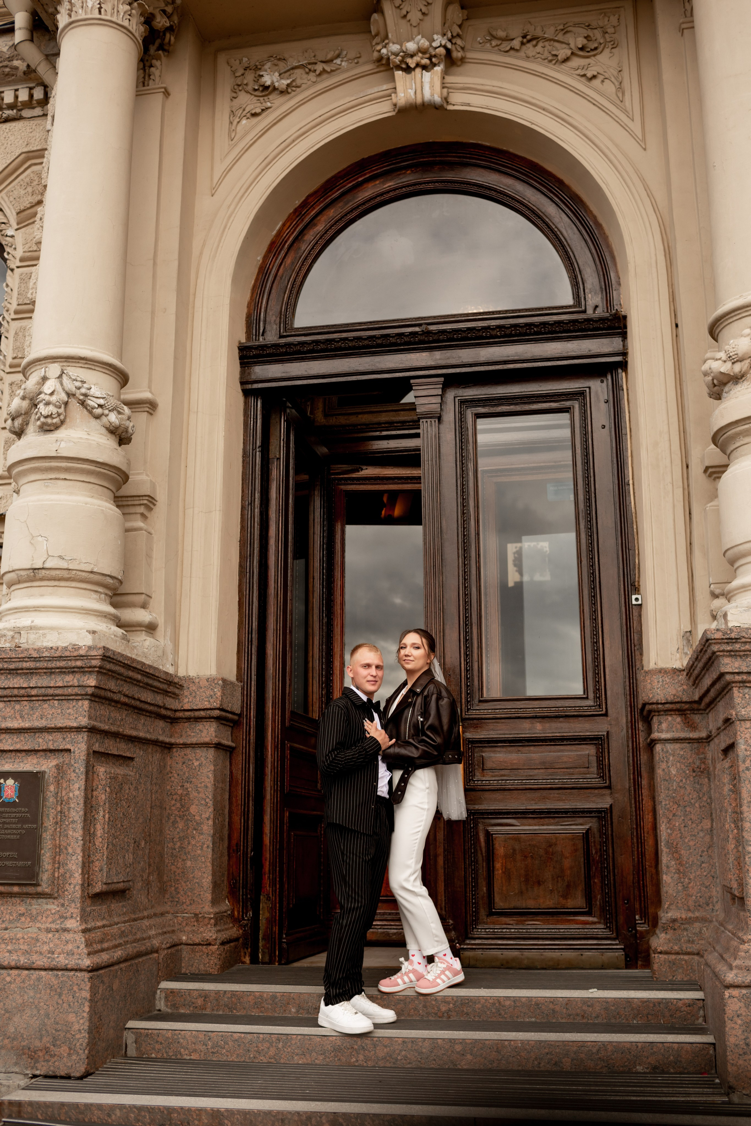 Свадебная фотосессия в центре Петербурга. Свадебный фотограф Кирилл Белый