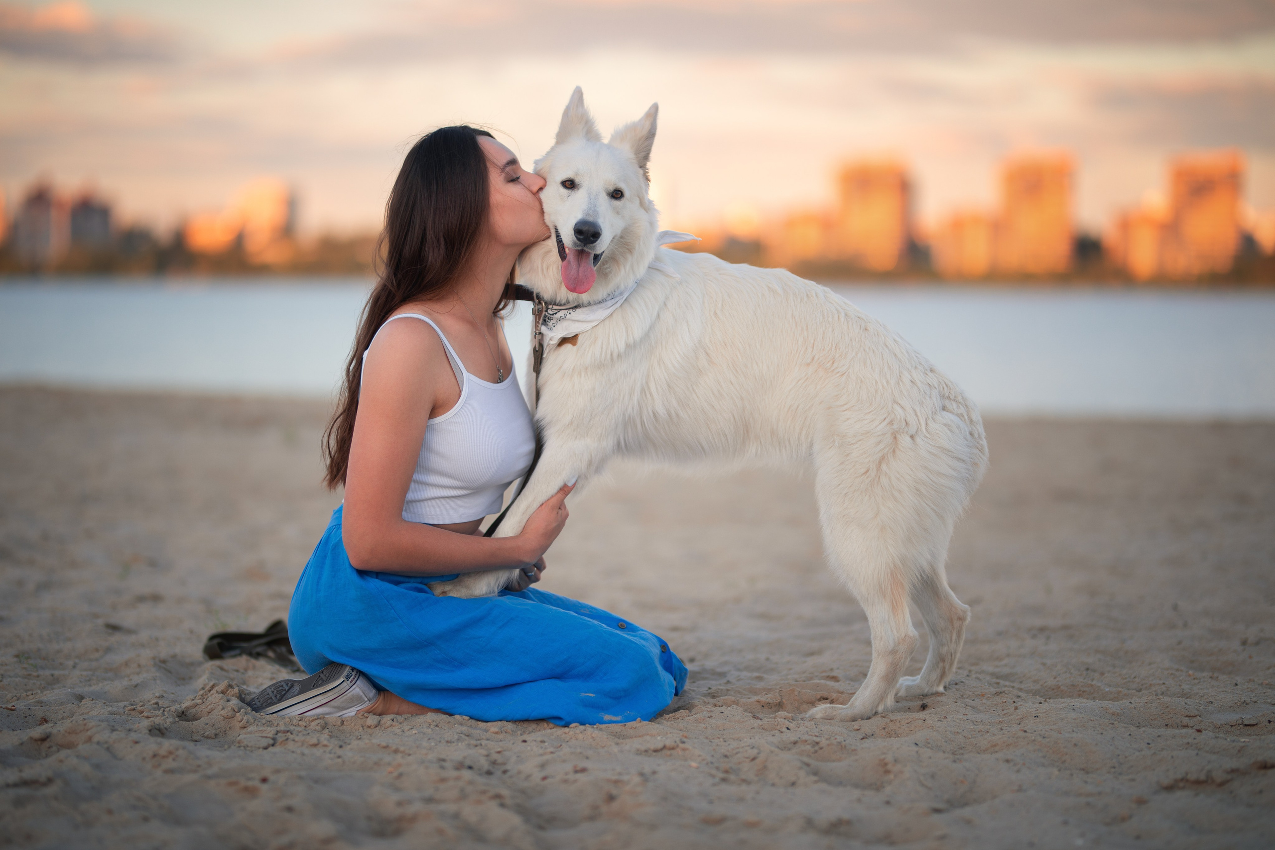 Фотосет с Натальей и собакой на берегу реки в формате для «себя»