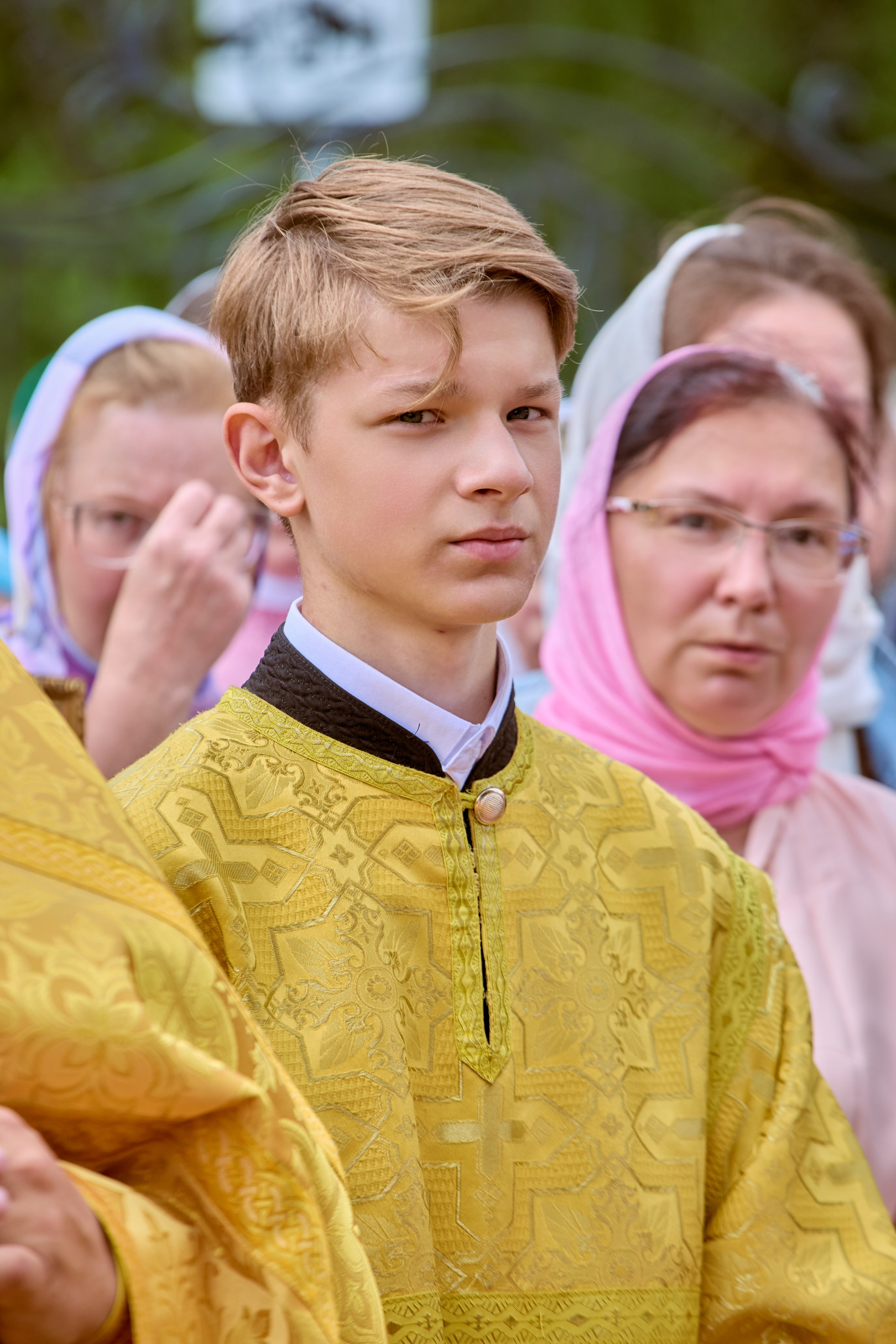 Портрет молодого алтарника на молебне крестный ход в Дзержинске
