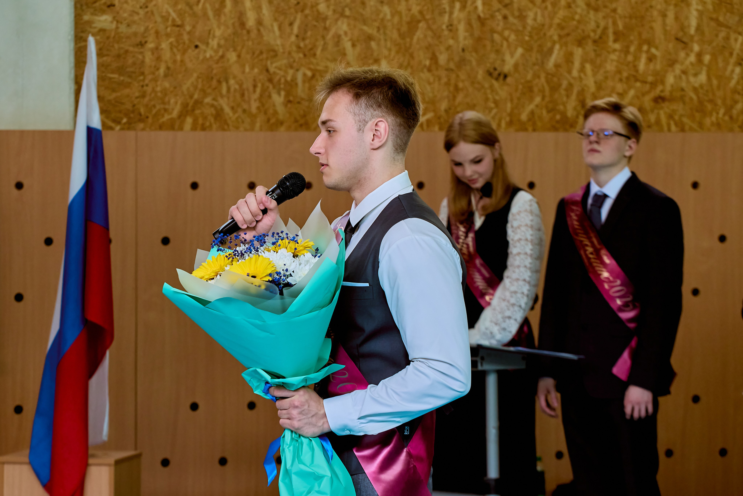 Праздник Последнего звонка — начало новой жизненной главы, фото Николая Голованова, г. Дзержинск.