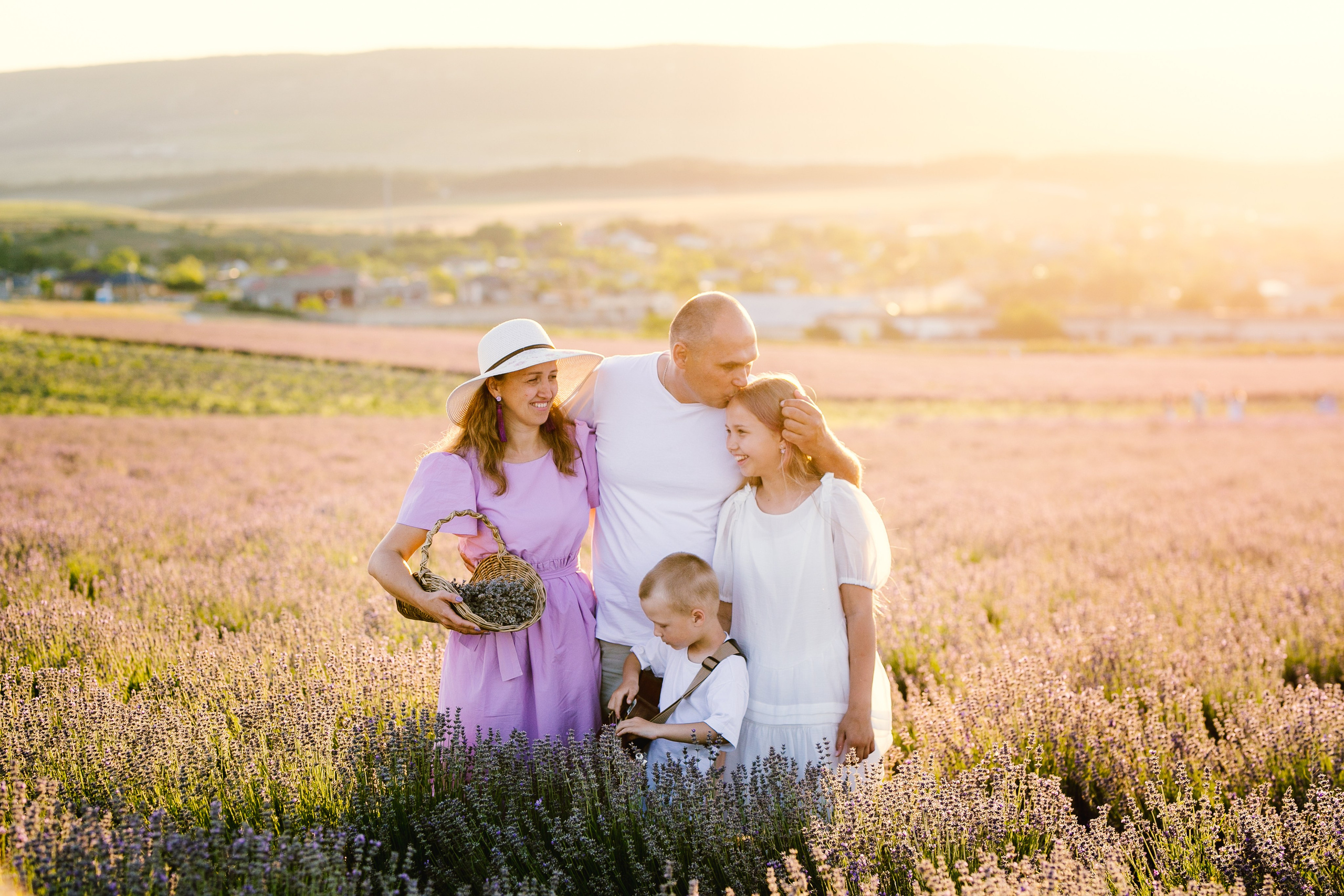 Инна и Роман. Семейная фотосессия в лаванде. Фотограф в Крыму