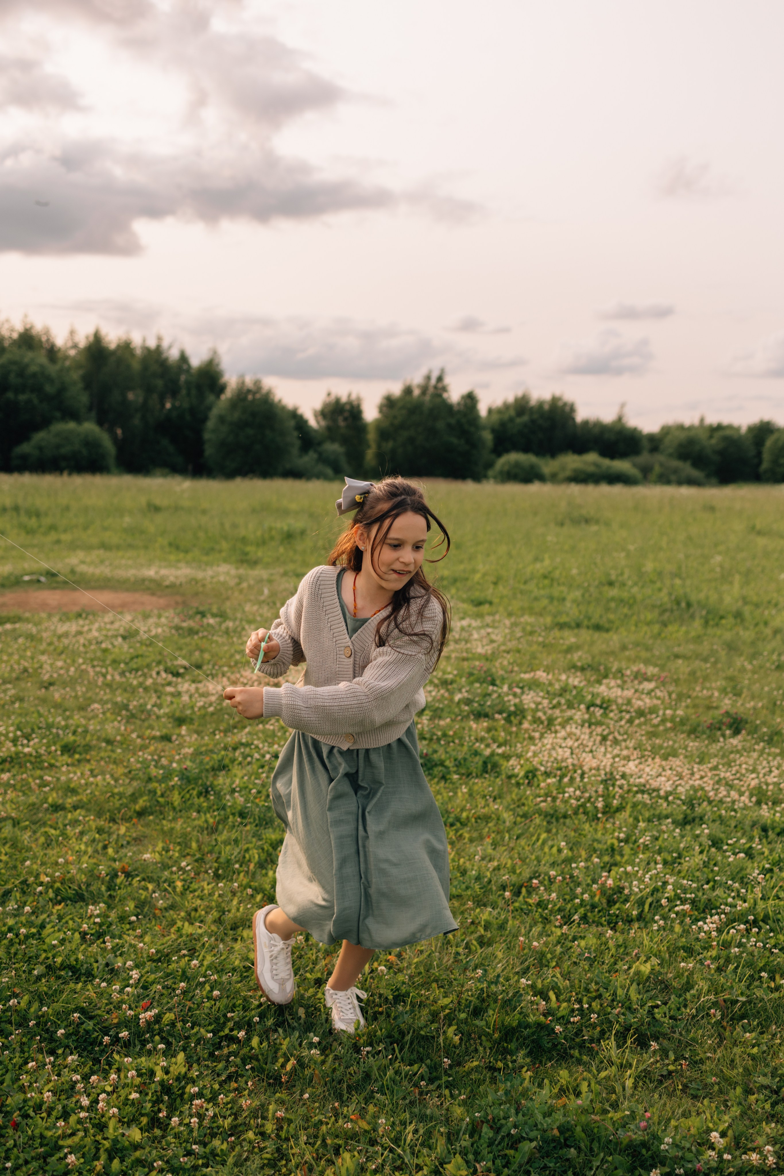 Анна, Марчелло, Настенька и Влада в поле. Фотограф Москва Светлана Кирюшина