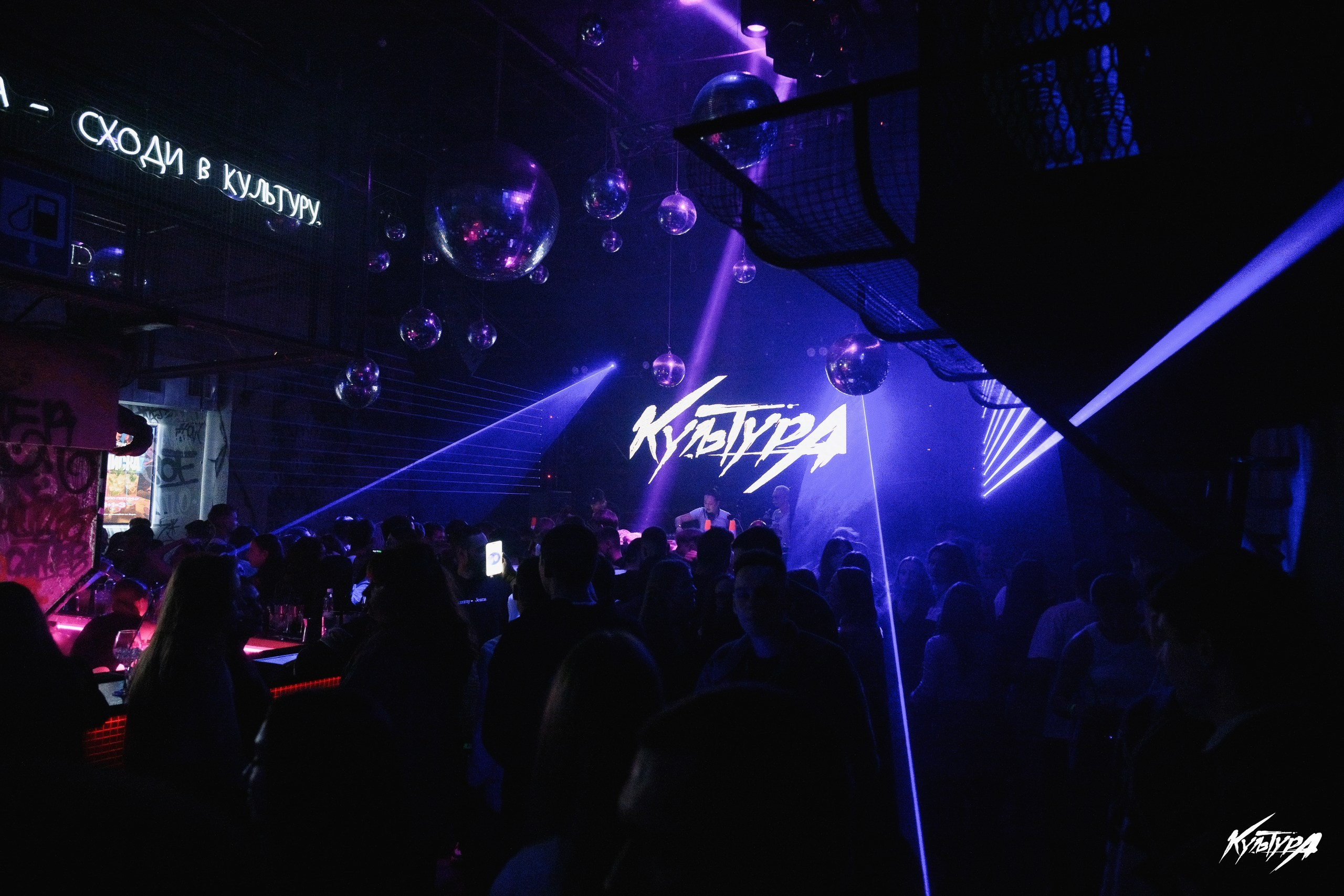 Фотограф концертов в Петропавловске-Камчатском. Профессиональная фотосъемка концертов и живых выступлений в Петропавловске-Камчатском. Концертная фотосъемка музыкантов и зрителей в Петропавловске-Камчатском. Яркие и эмоциональные фотографии с концертов в Петропавтовске-Камчатском. Услуги фотографа для концертов по доступной цене в Петропавловске-Камчатском.