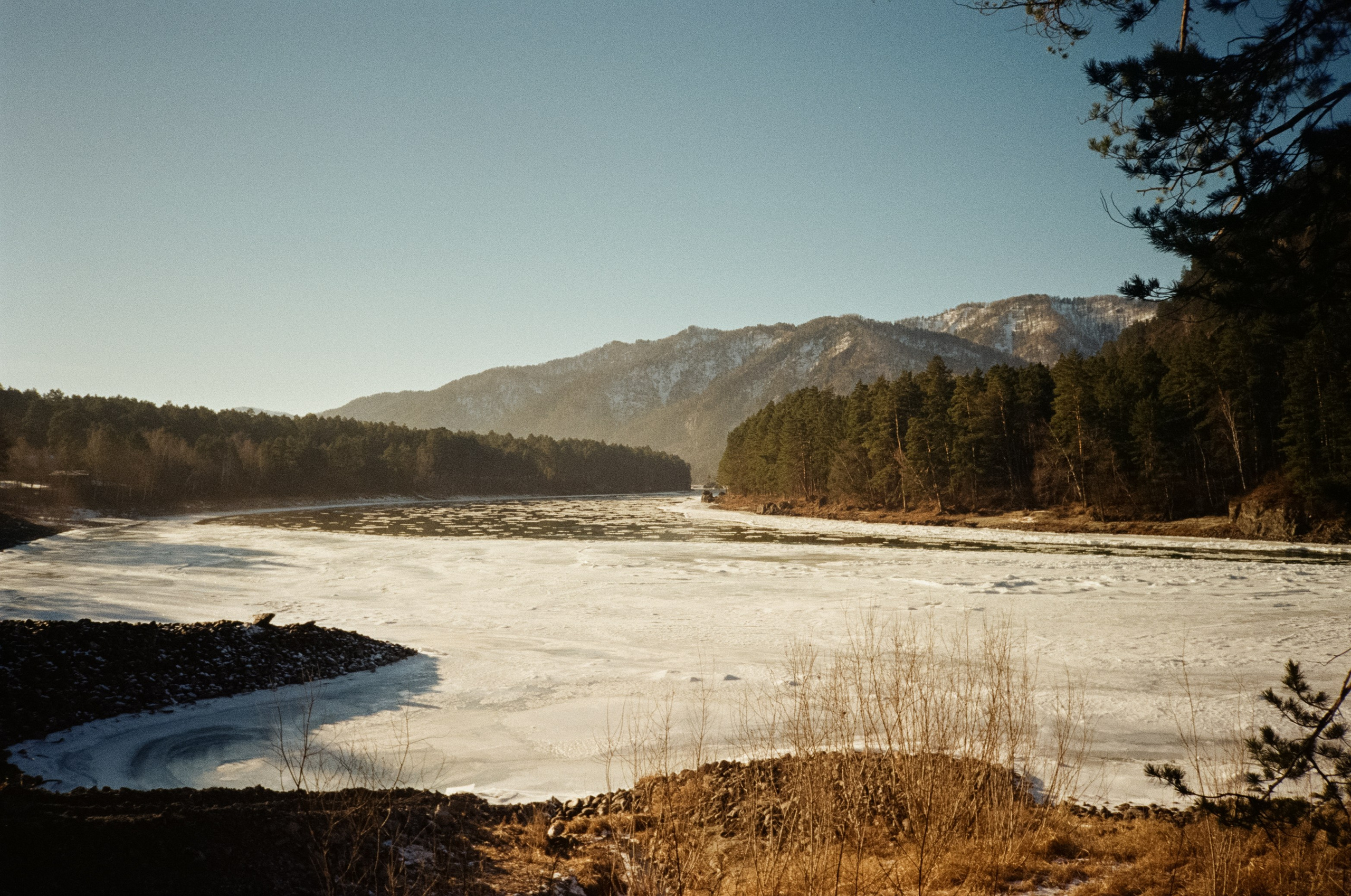 Панорама Катуни, торосы и виды с качелей на горе. Фотограф-документалист Мария Осокина