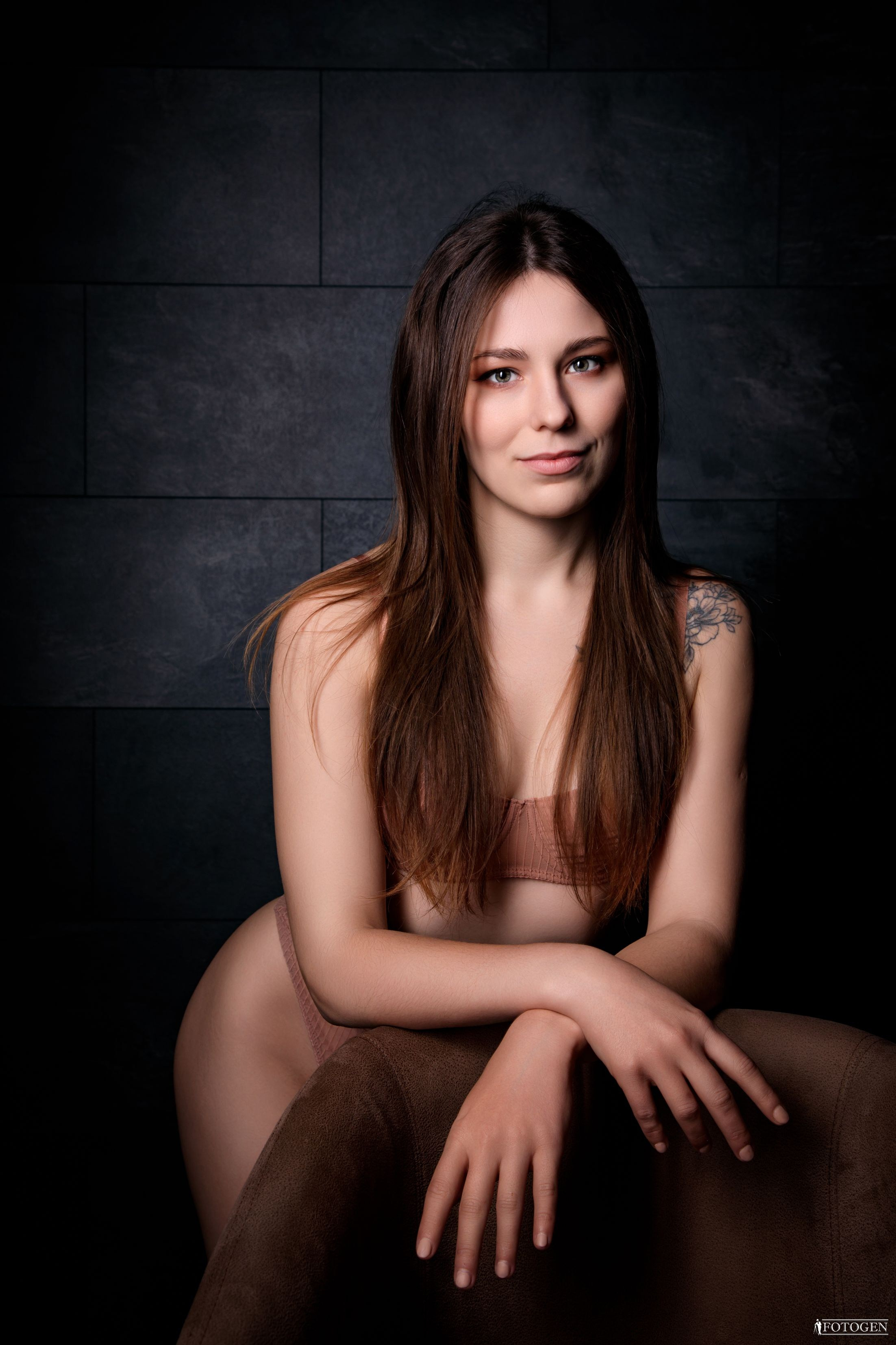 Портфолио Ню фотосессий в студии Fotogen: Искусство и элегантность. Интерьерная фотостудия FOTOGEN г. Краснодар