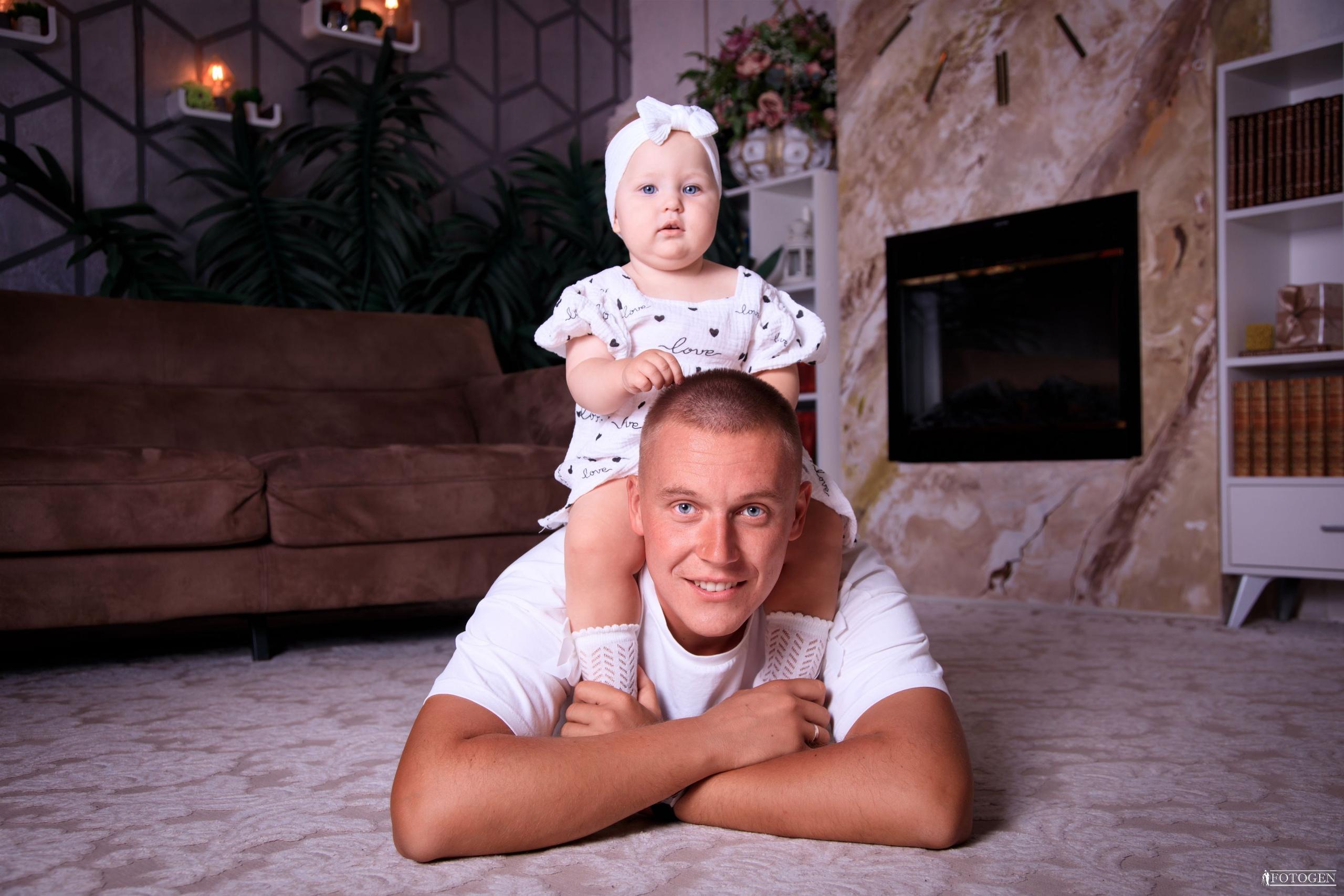 Семейная фотосессия: мама, папа и малыш | Портфолио Fotogen. Интерьерная фотостудия FOTOGEN г. Краснодар