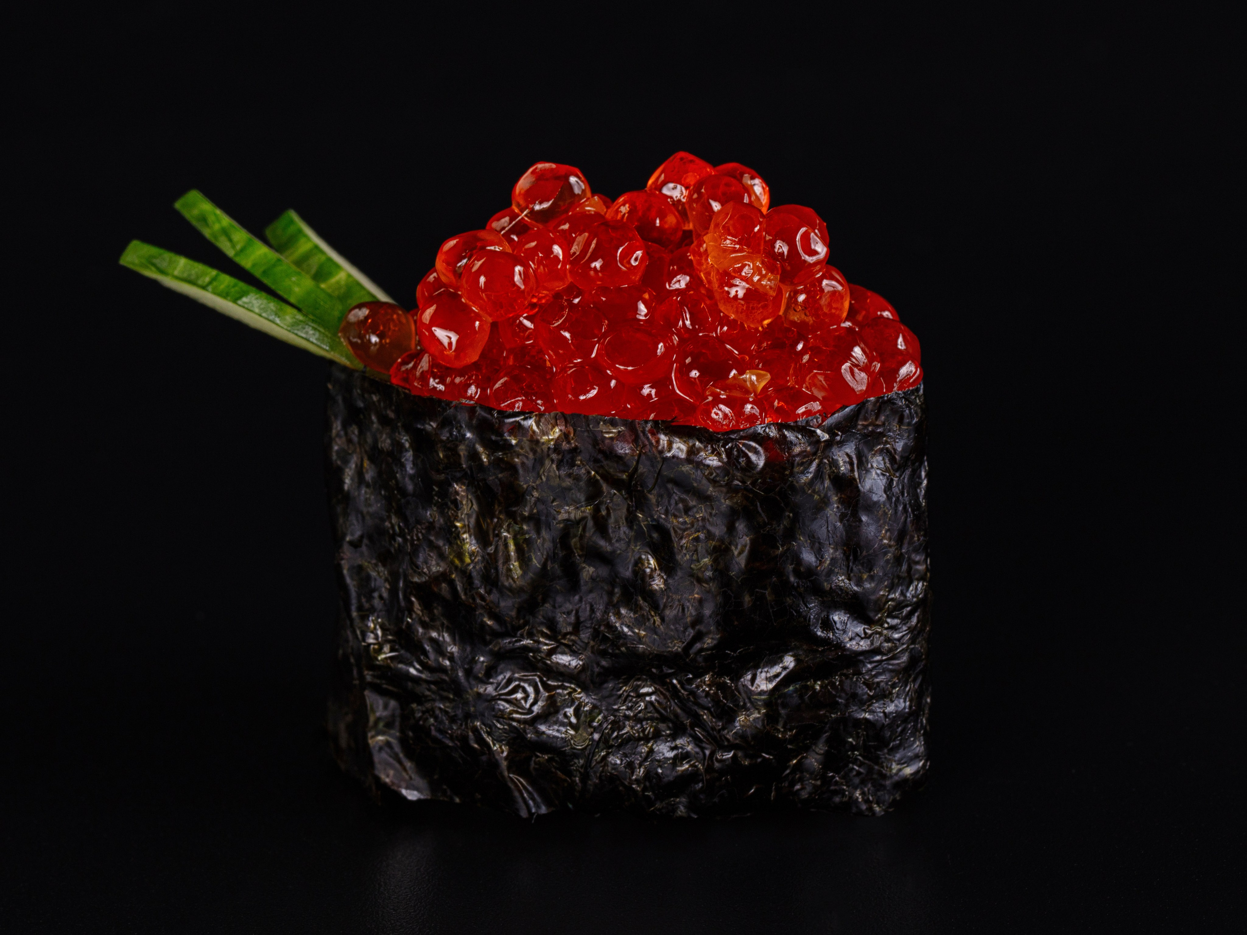 Фотосъемка суши и роллов. Заказ по тел.: +7 (906) 006-90-22. Фуд-фотограф Андрей Старостин — съемка еды в Москве. 9000 руб. в час