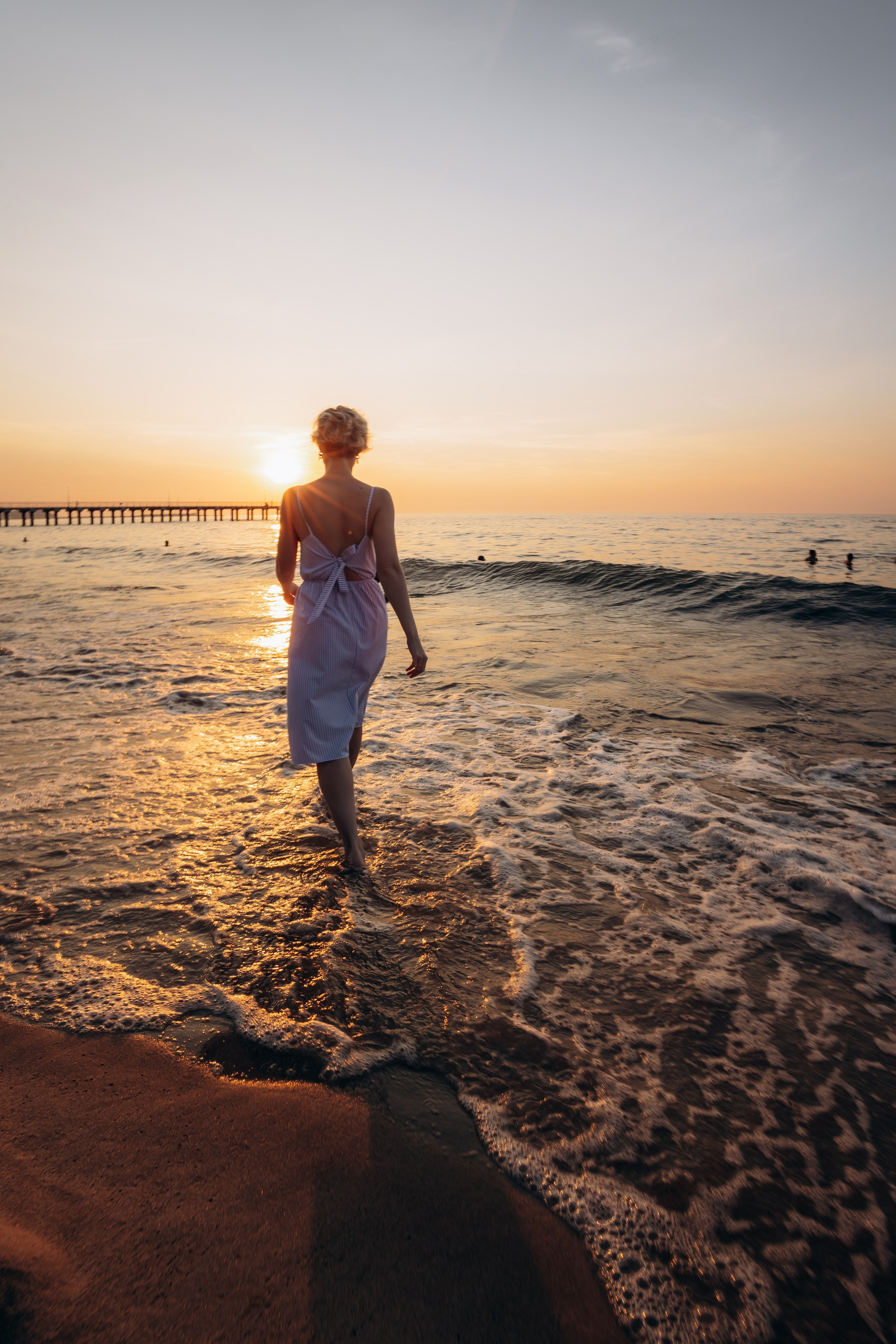 Подруги Пионеский Сосновый бор закат. Фотограф в Калининграде свадебная фотография, репортажная, фотосессии