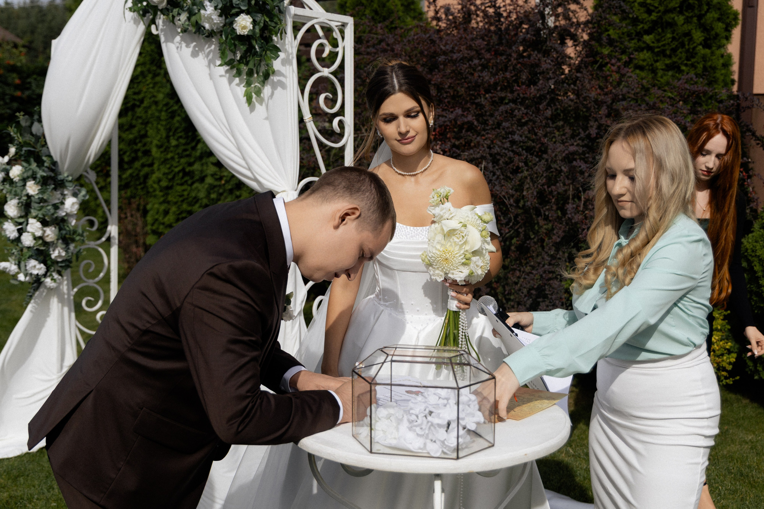 Свадебная фотосессия Анастасии и Игоря в Усадьбе Легенда. Свадебный фотограф в Минске/Беларуси Сергей Спиридонов