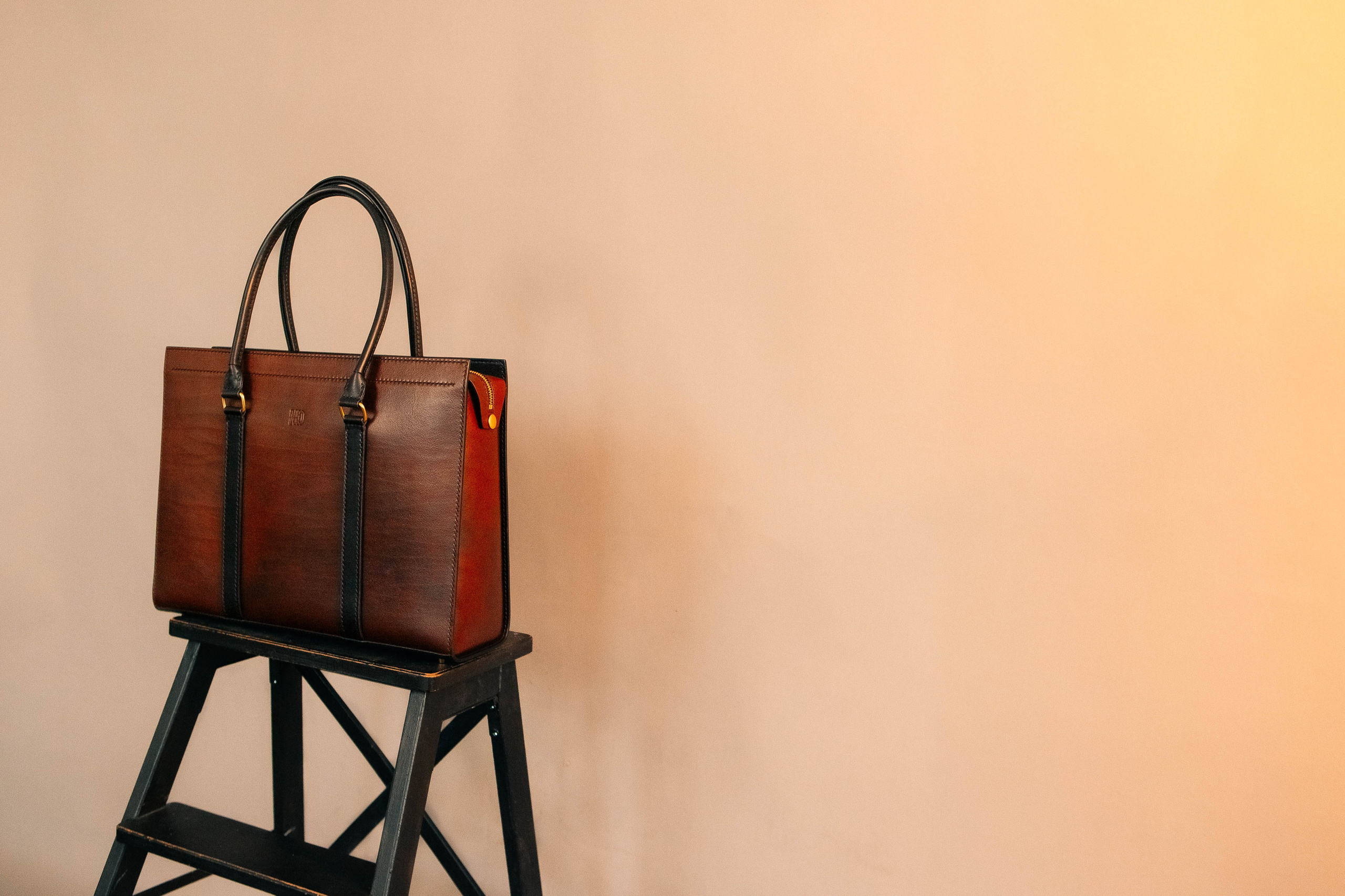 Анна Гречаная и изделие Дана Настаса 💼. Фотограф Ольга Крукле