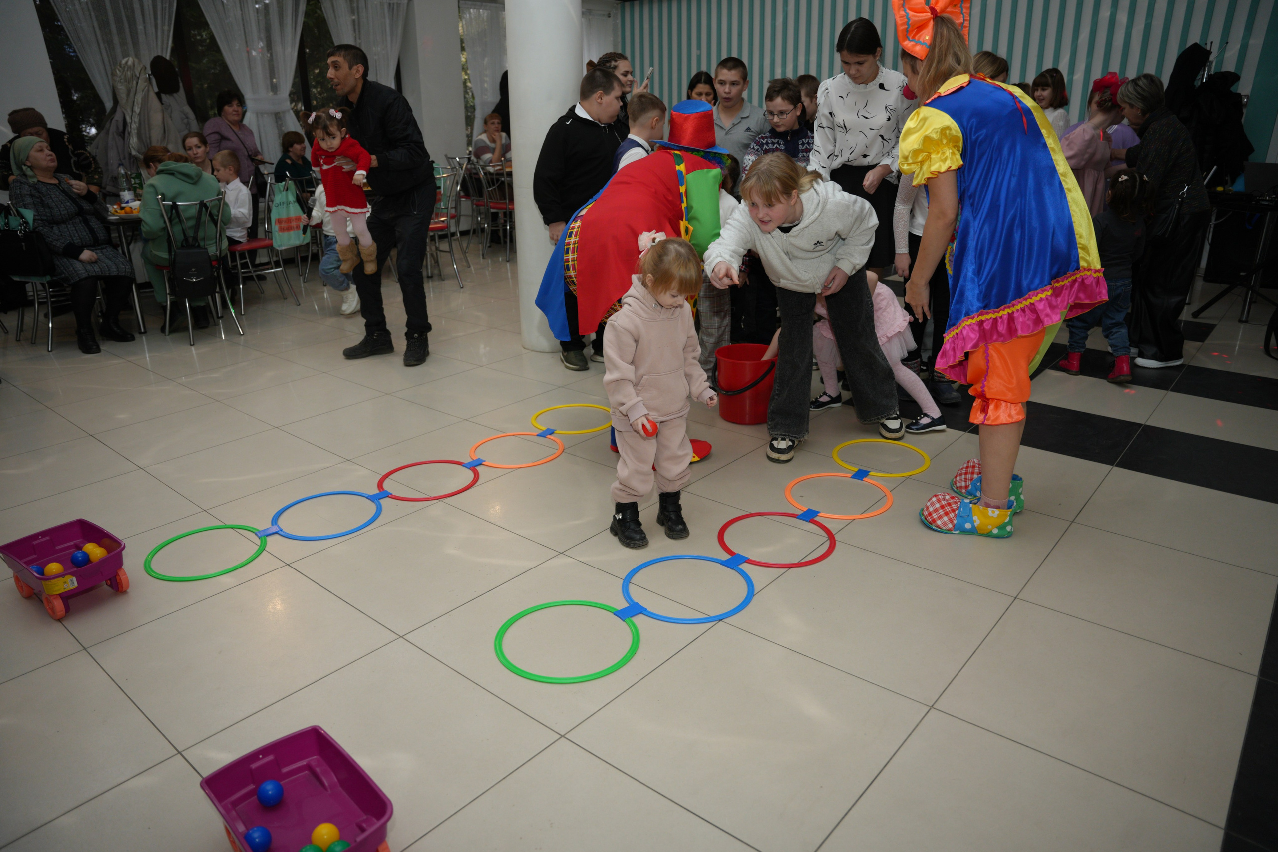 Социально —благотворительная акция «Ты в этом мире не один», посвященная Международному дню инвалидов. ВЫПУСКНЫЕ АЛЬБОМЫ, Школьный фотограф, семейный и свадебный в Саратове и области Ольга Плаксина
