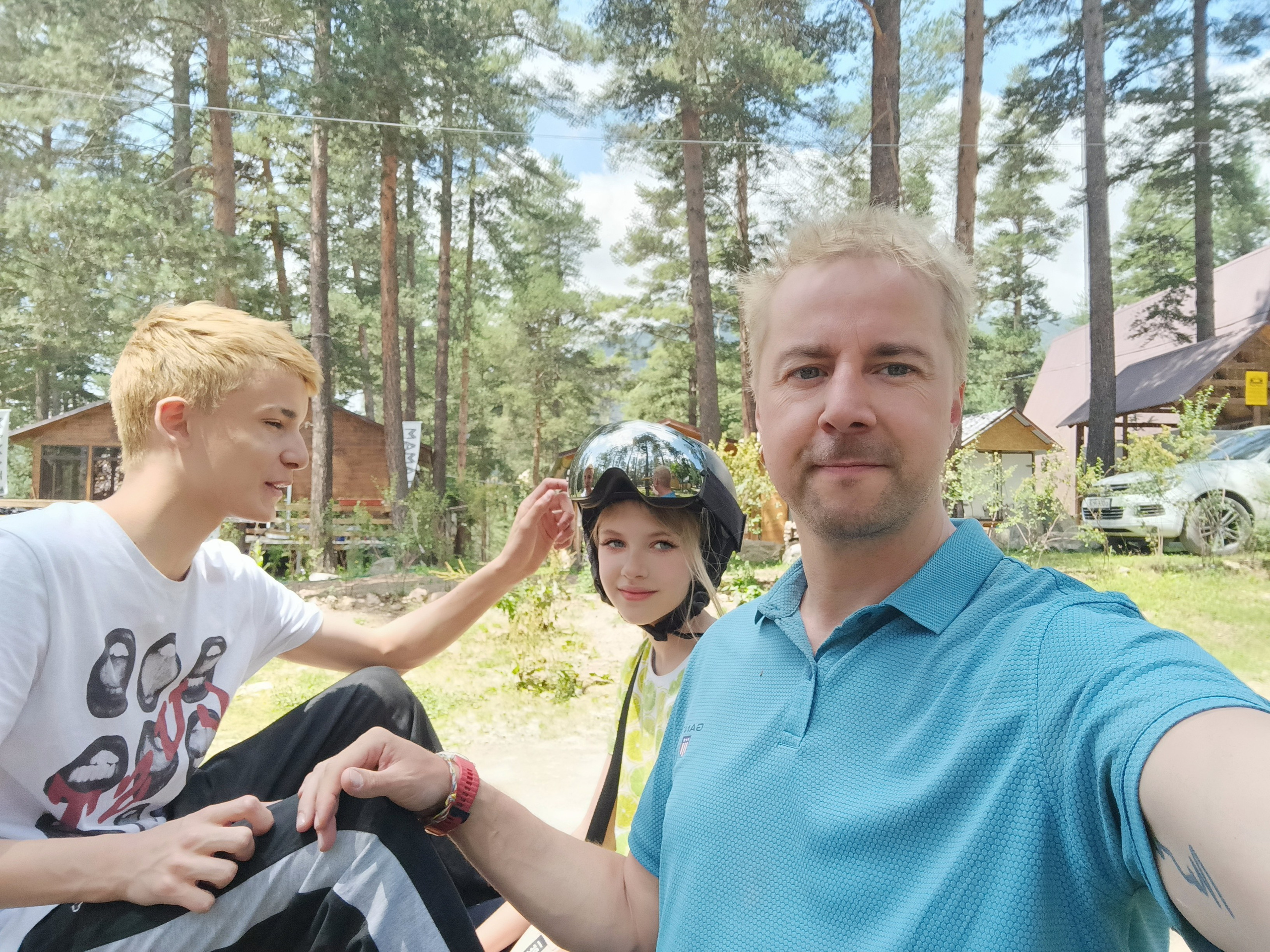 Эльбрус 2023 Маша Саша Дима. Заставка