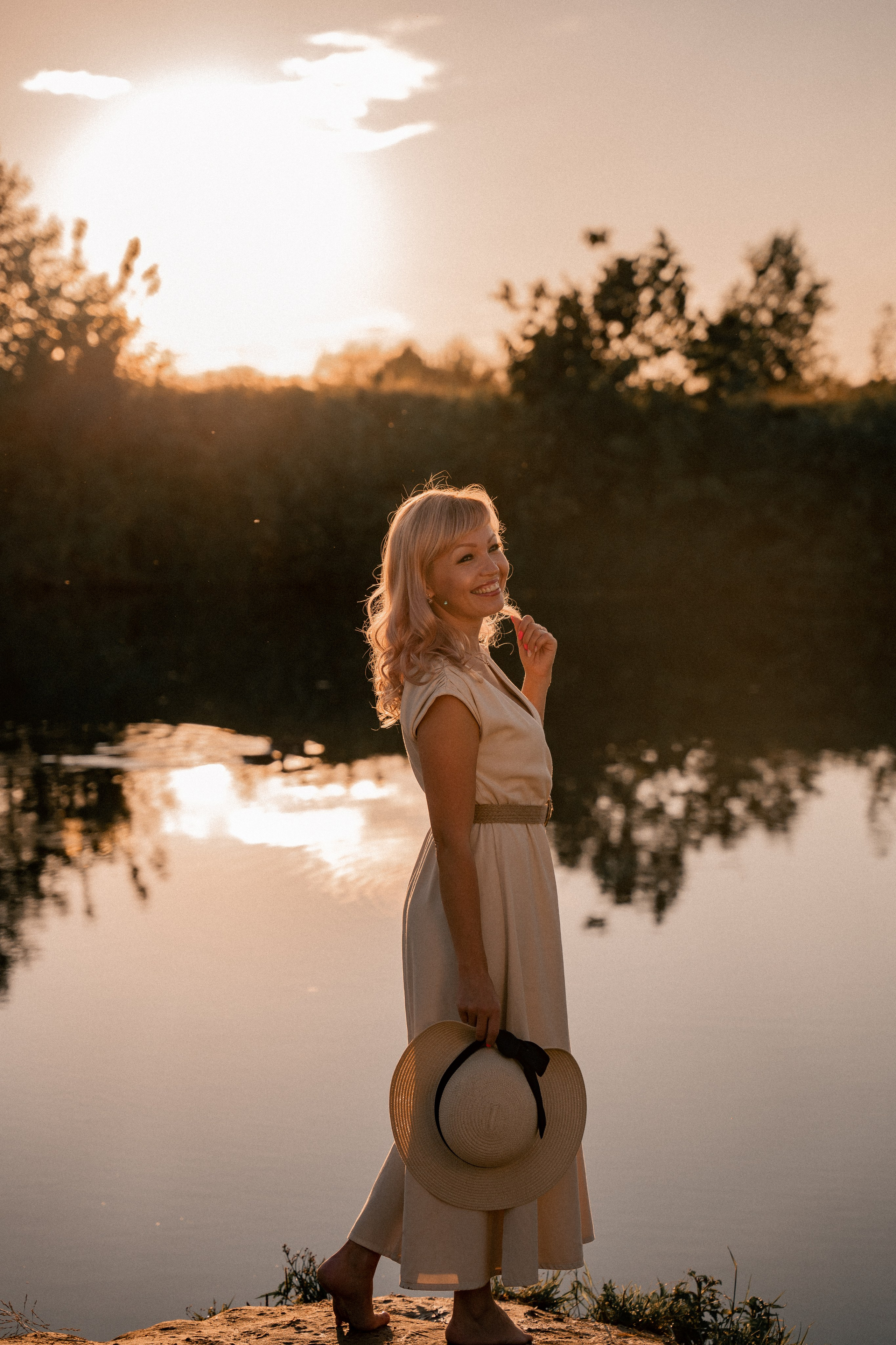 Семья закат улыбки смех