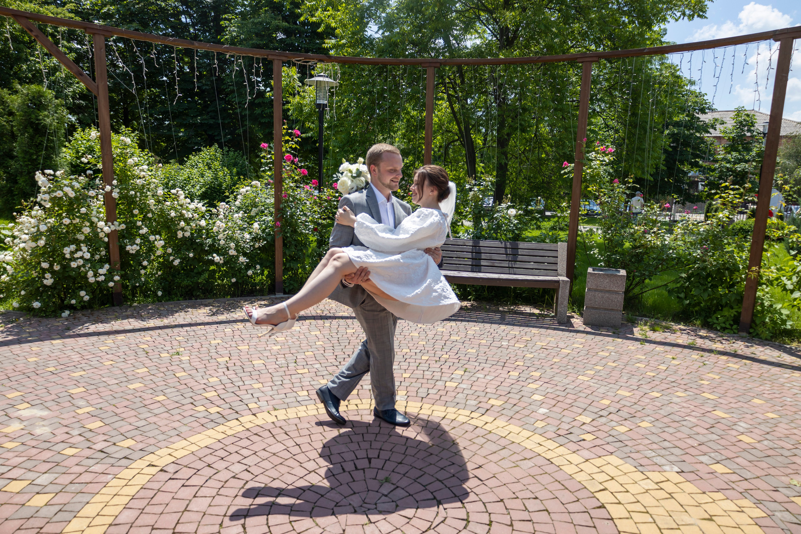 Елизавета и Павел. Свадебные «живые» фото с прогулки. г. Новошахтинск. Свадебный фотограф ростовская область