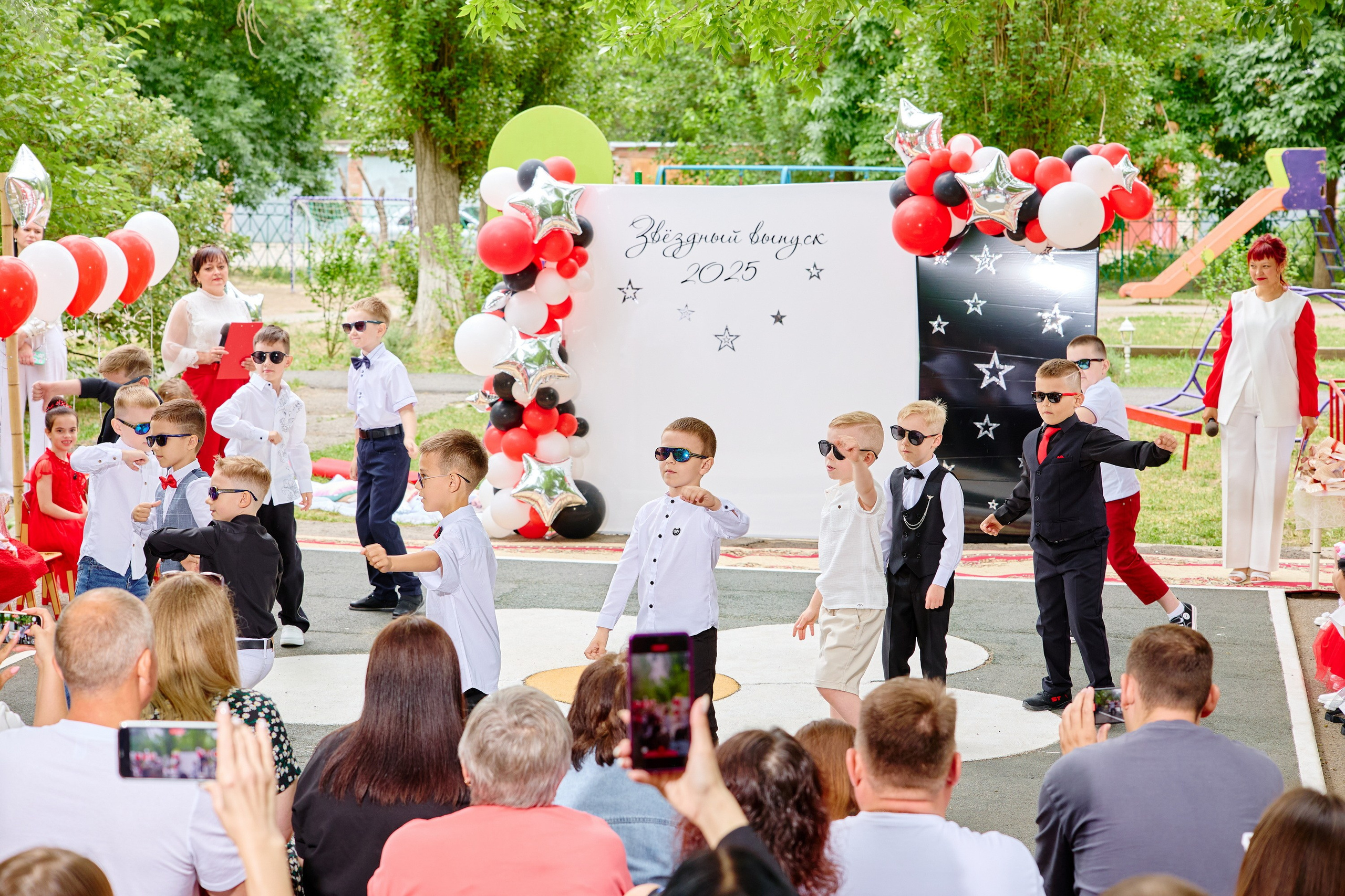 Выпускной 45 сад. Фотограф Выпускные альбомы Таганрог Сергей Коробченко