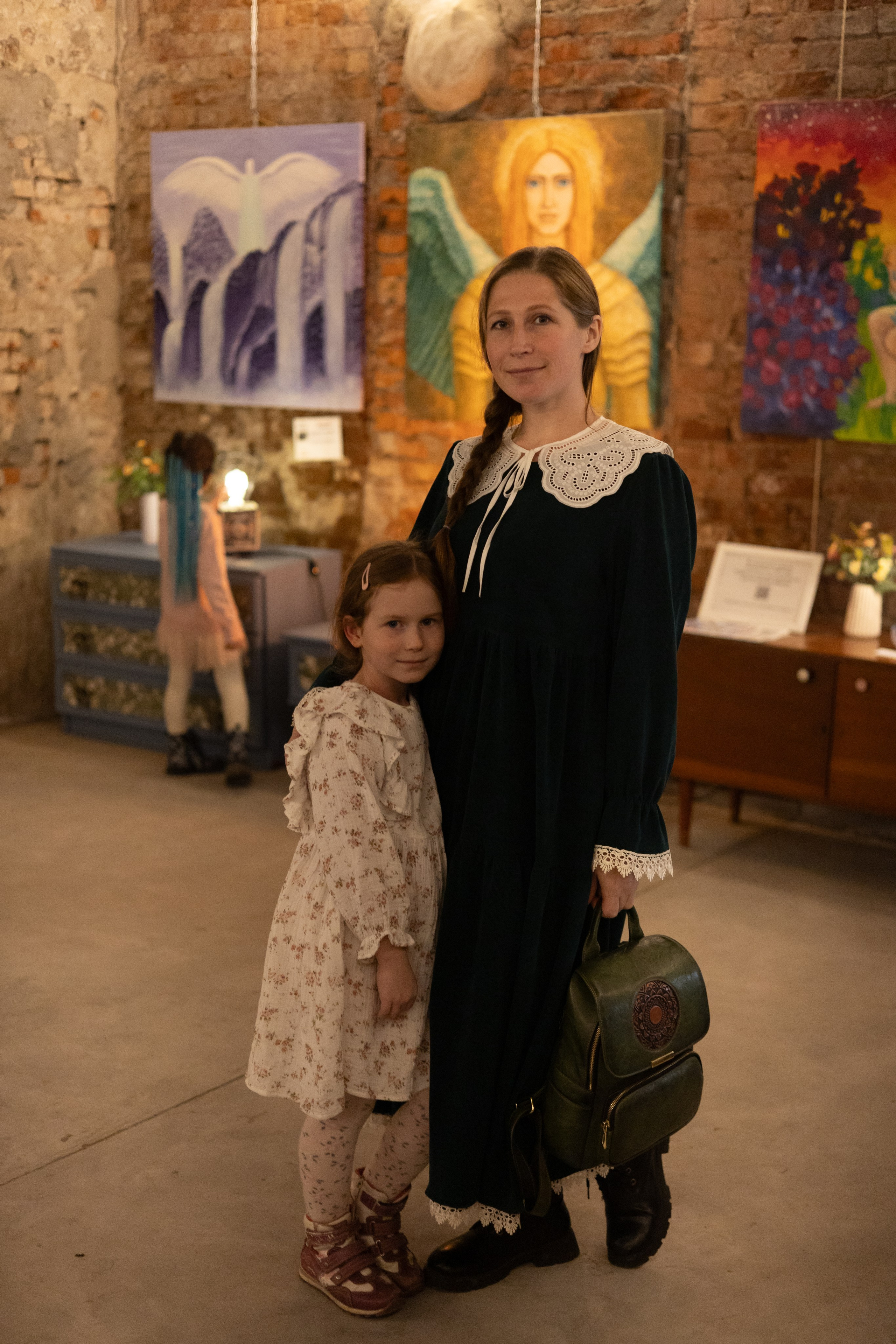 Выставка «АНГЕЛЫ МИРА». Фотограф Красноярск съемки лавстори, фотосессия в студии, портретная съемка, творческие фотосессии