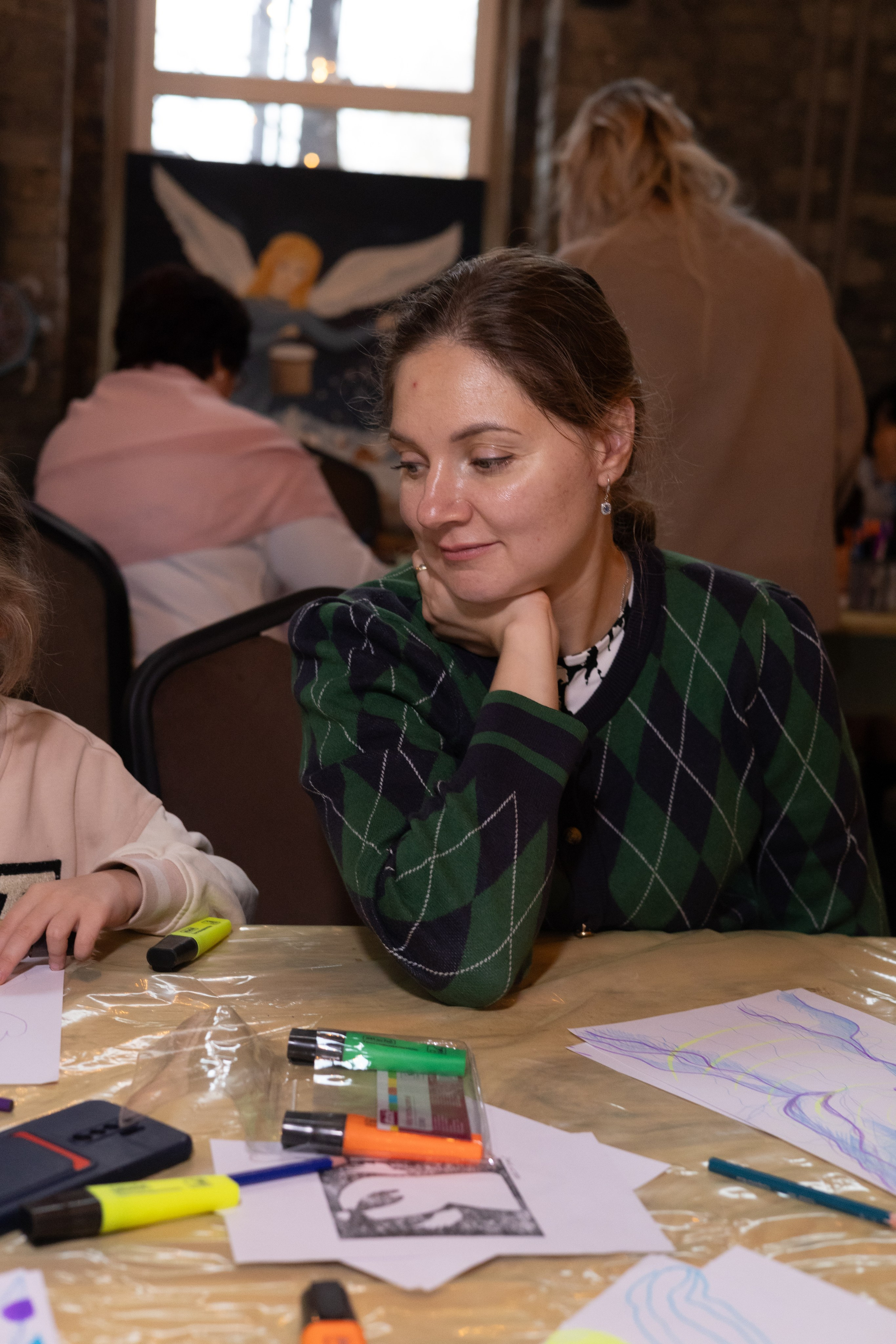 Выставка «АНГЕЛЫ МИРА». Фотограф Красноярск съемки лавстори, фотосессия в студии, портретная съемка, творческие фотосессии