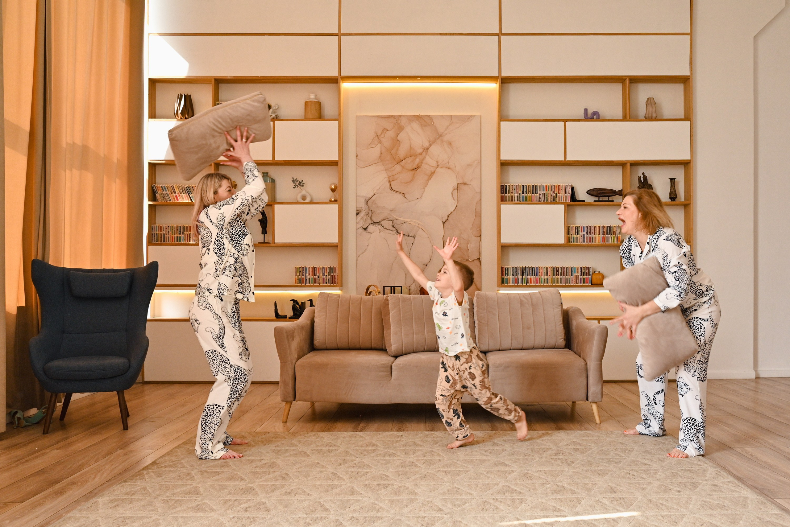 Счастливая большая семья. Компания и фотошкола по созданию контента в Москве