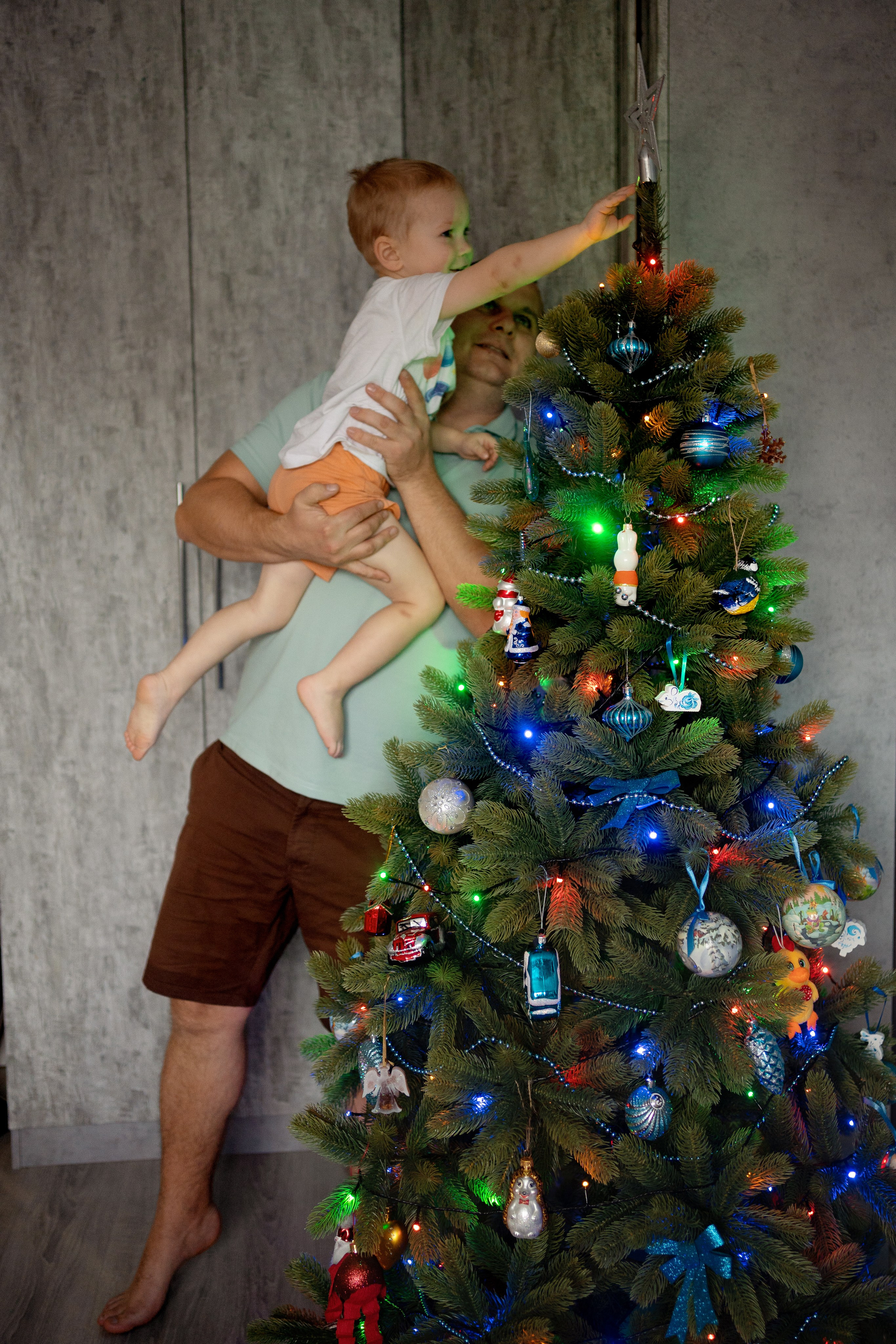 Новогодняя домашняя фотосессия (комната в квартире 14 кв.м). Семейный и детский фотограф в Москве Екатерина Офицерова