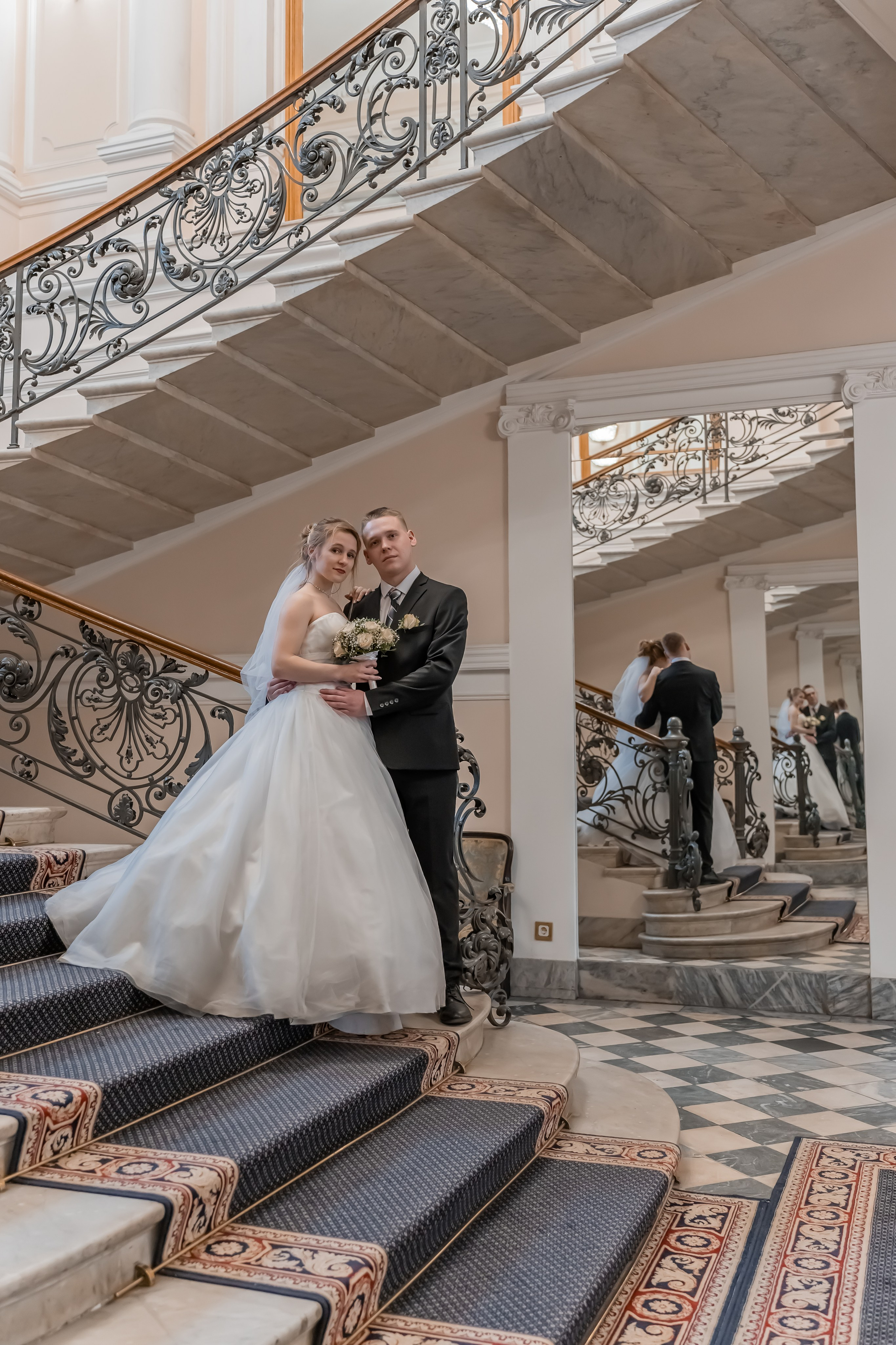 Закажите услуги свадебного фотографа в загс прямо сейчас и сохраните воспоминания на всю жизнь!