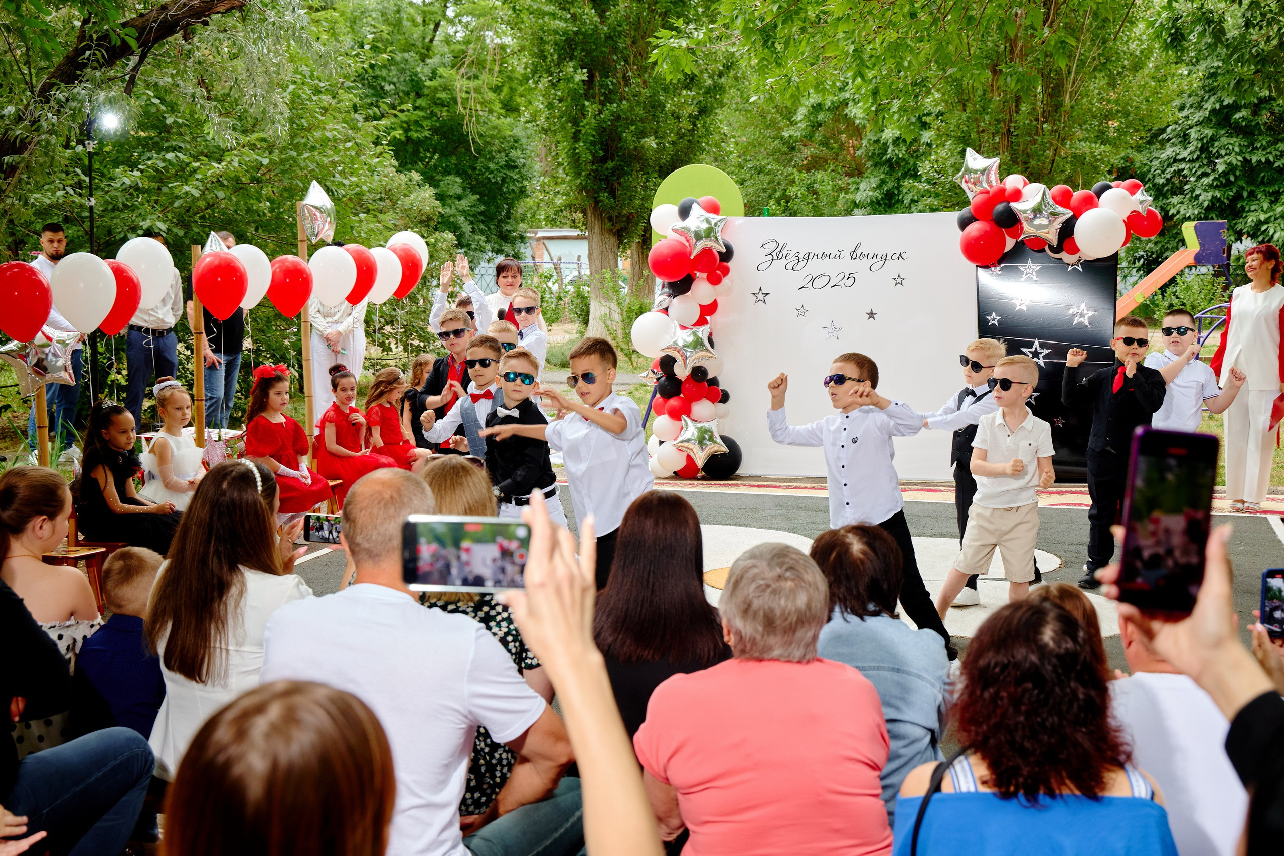 Выпускной 45 сад. Фотограф Выпускные альбомы Таганрог Сергей Коробченко