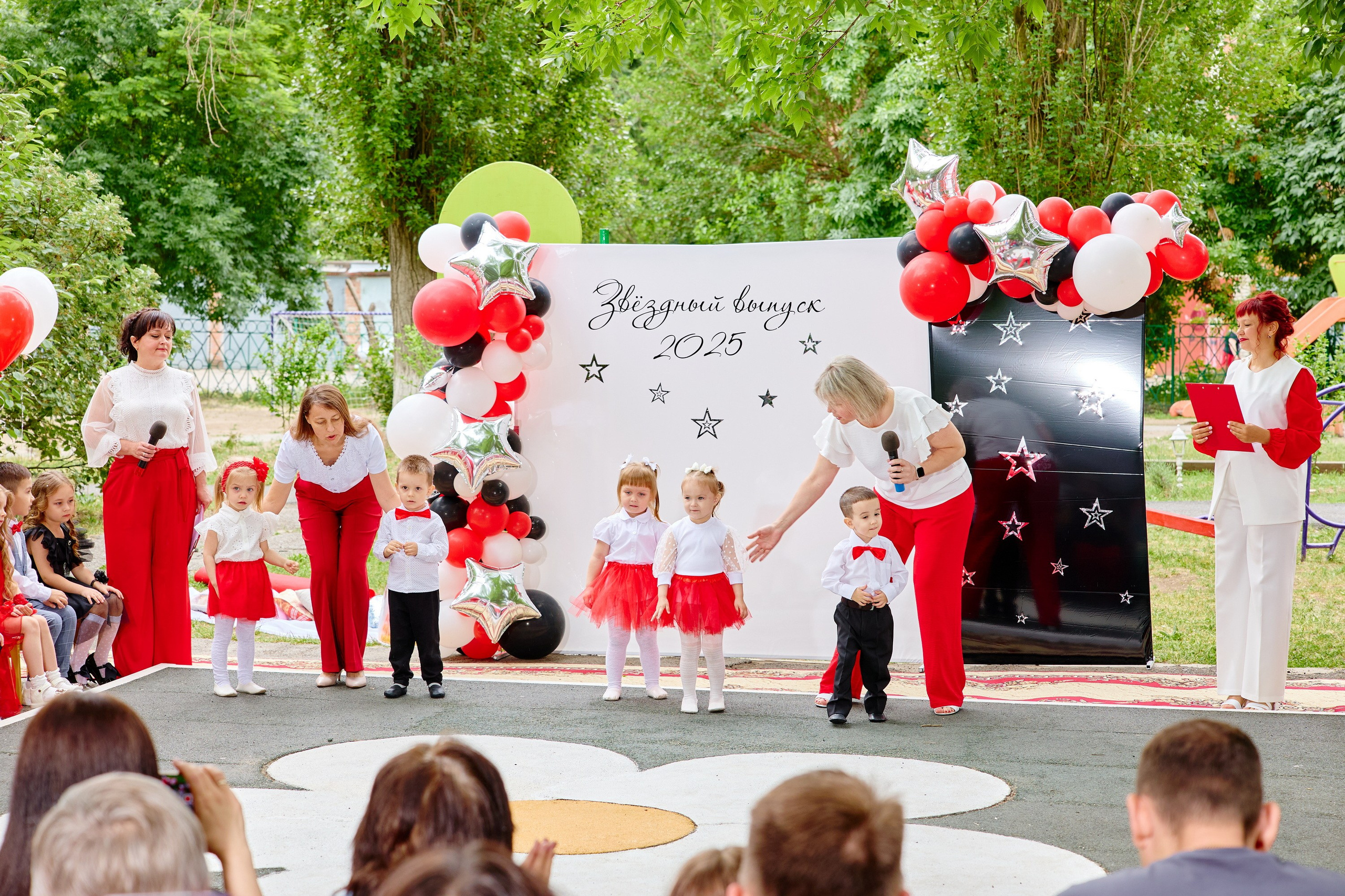 Выпускной 45 сад. Фотограф Выпускные альбомы Таганрог Сергей Коробченко
