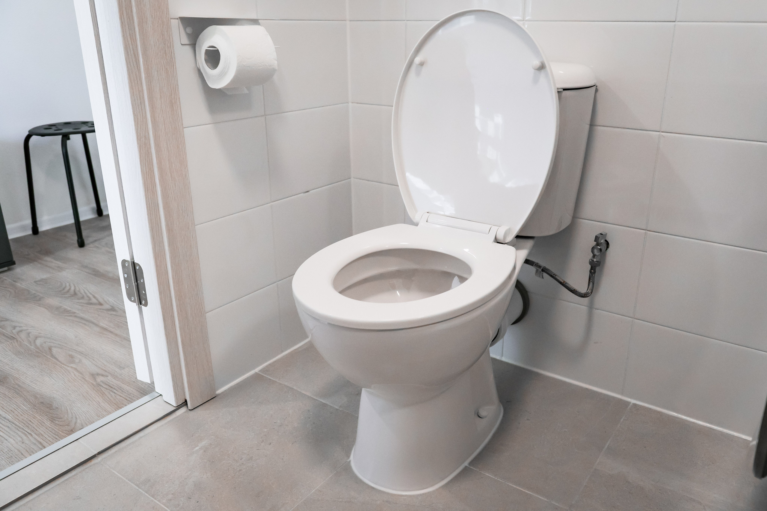 APARTMENT COMPLEX INTERIOR. Mixturecaptures