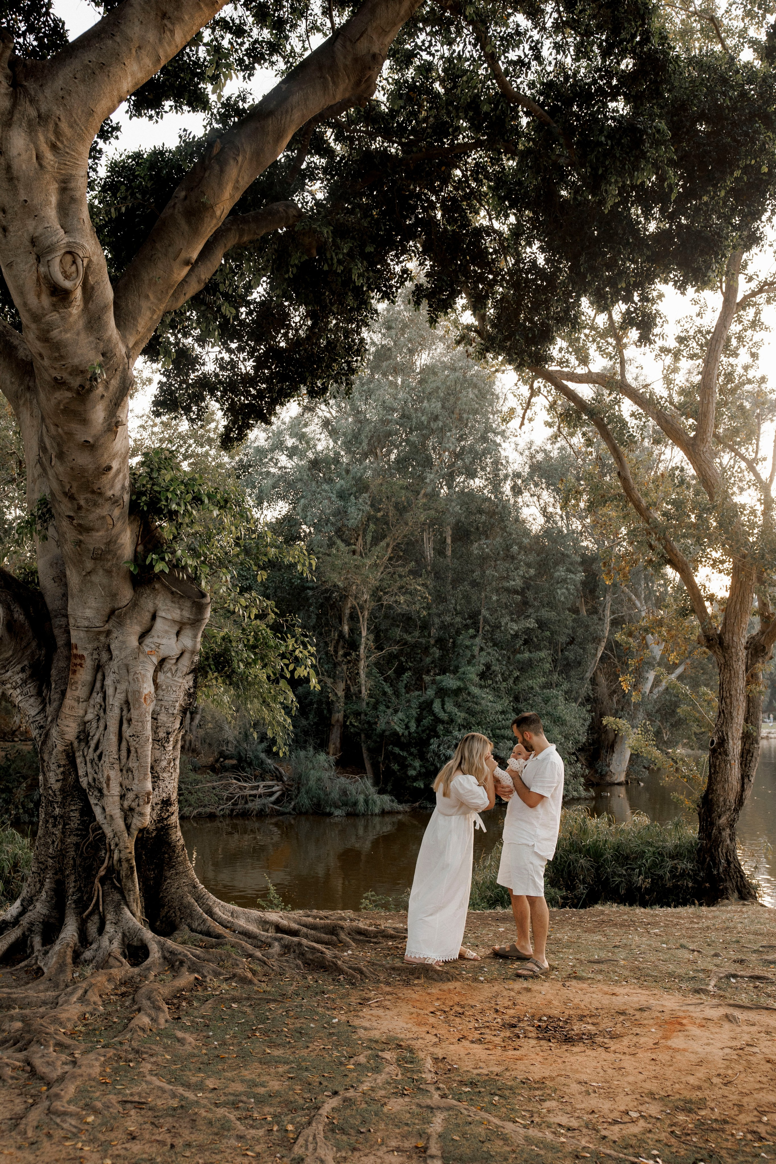 First year photoshoot inside the park (sunset). Wedding and family photographer
