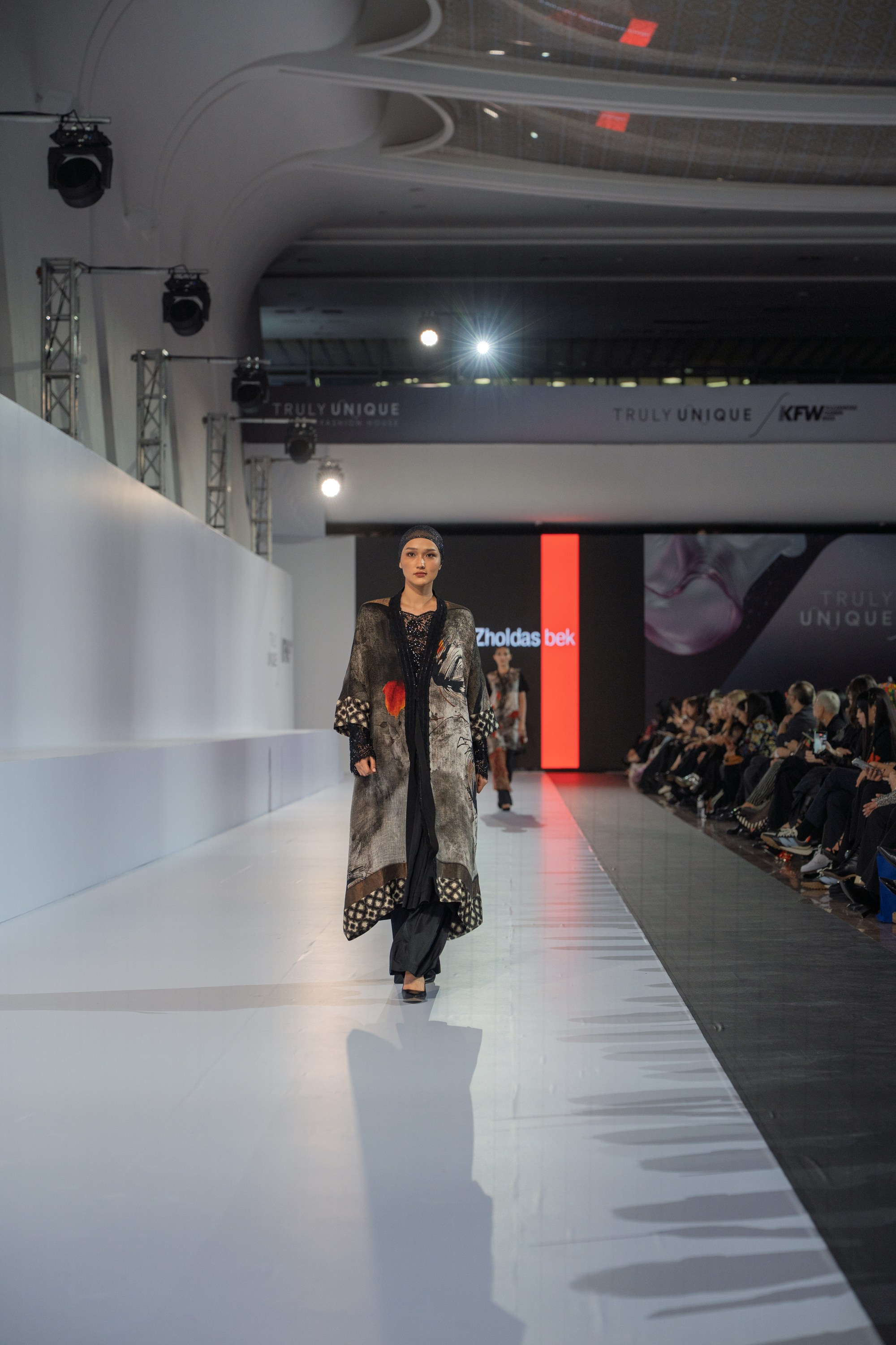 Yerlan Zholdasbek. Сайт Алматинского НЮ АРТ, будуар и фэшн фотографа Дениса Карпенко