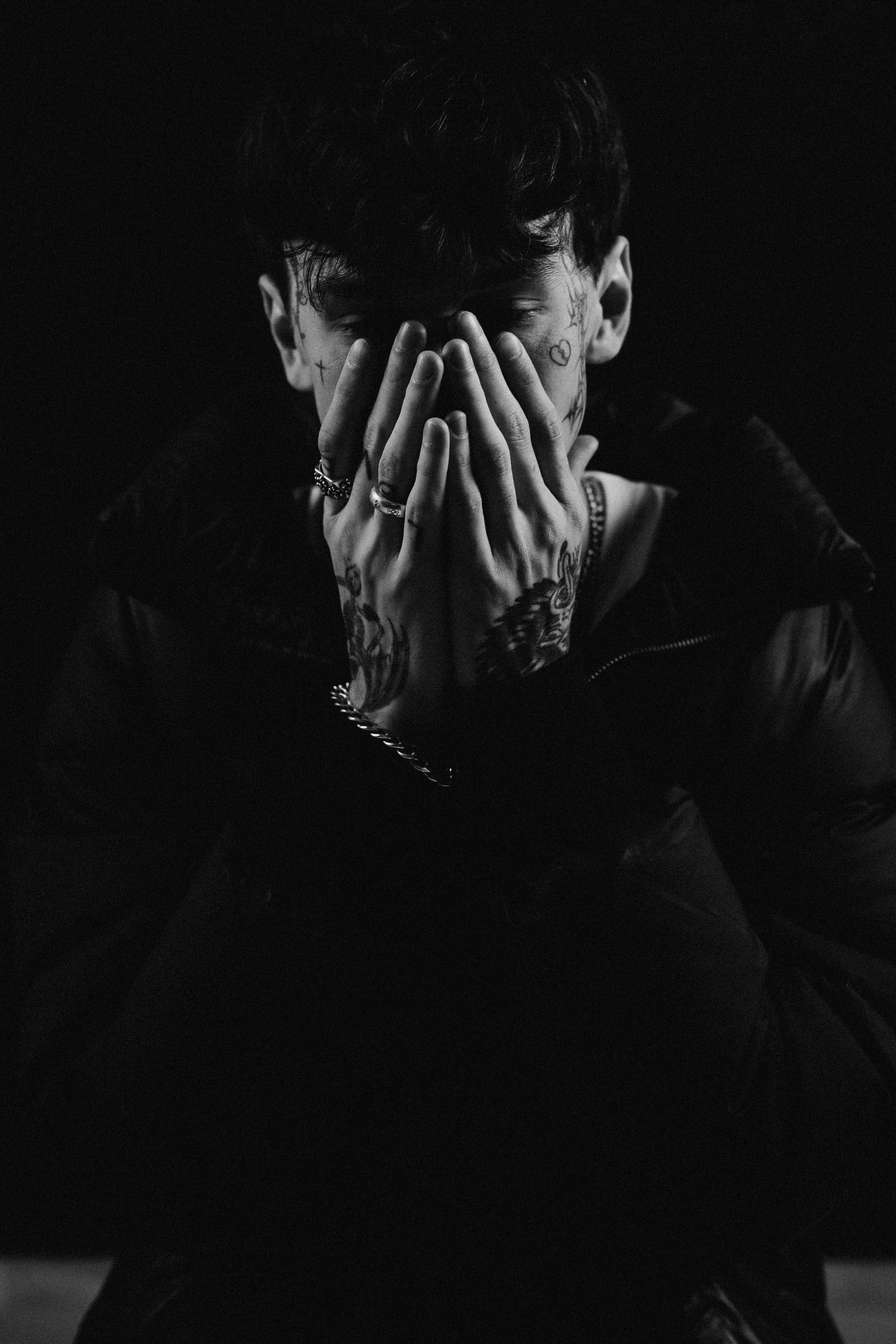 ЧБ. Фотограф в Жезказгане. Графический дизайнер