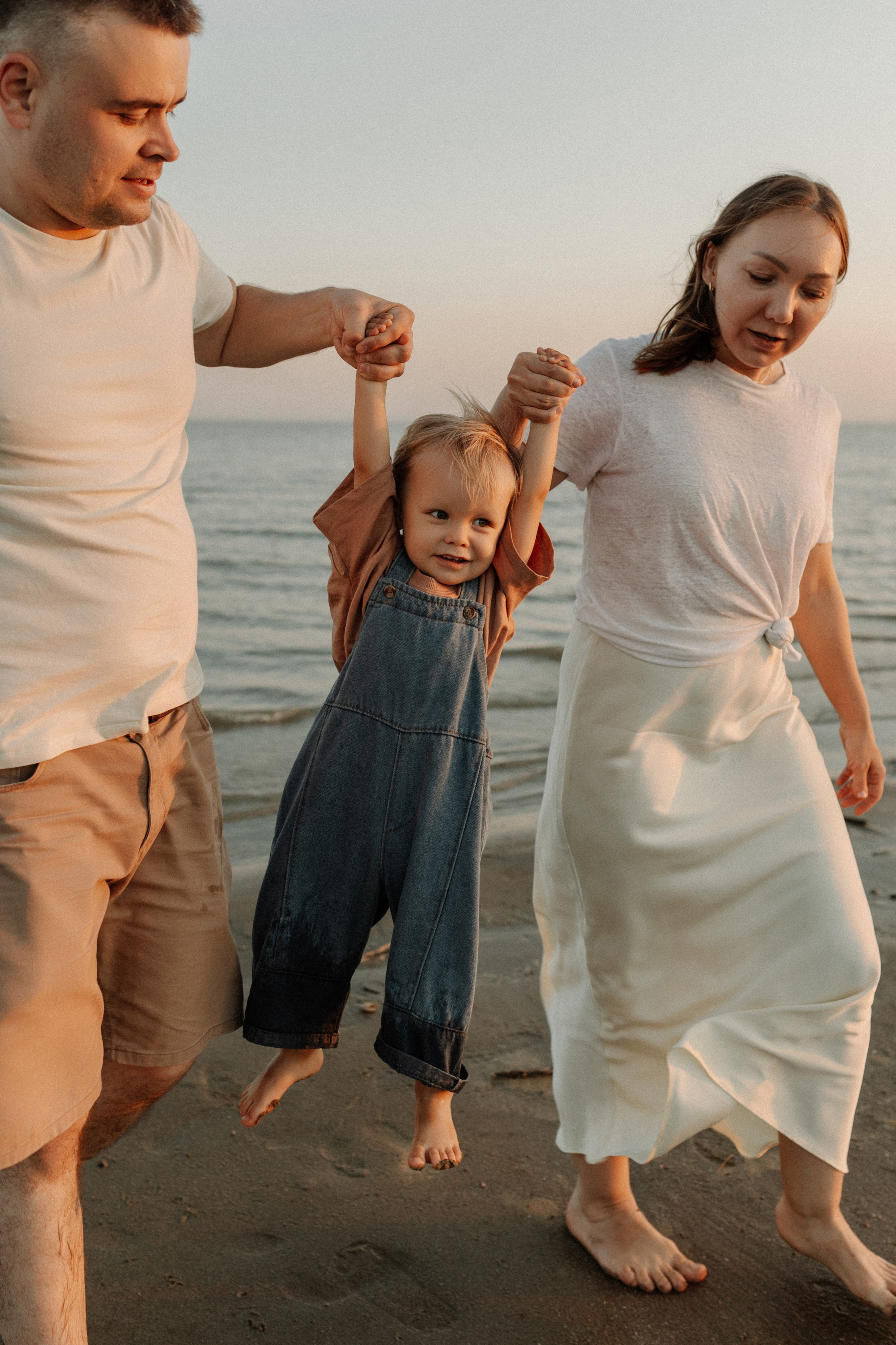 Трое у реки, не считая фотографа. Семейный фотограф в Краснодаре Яна Морева