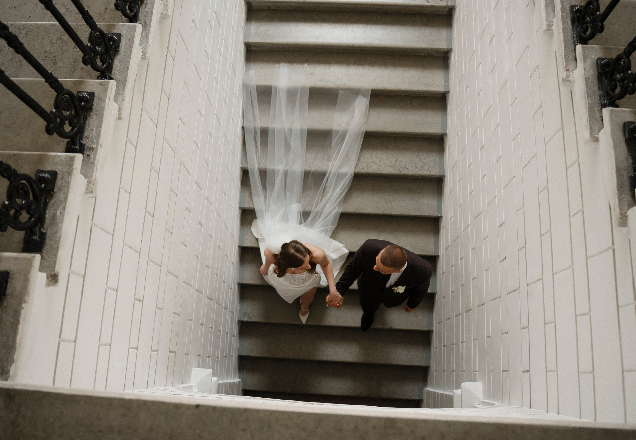 "Свадебная фотосессия в Пензе: Жених и невеста в художественном училище".