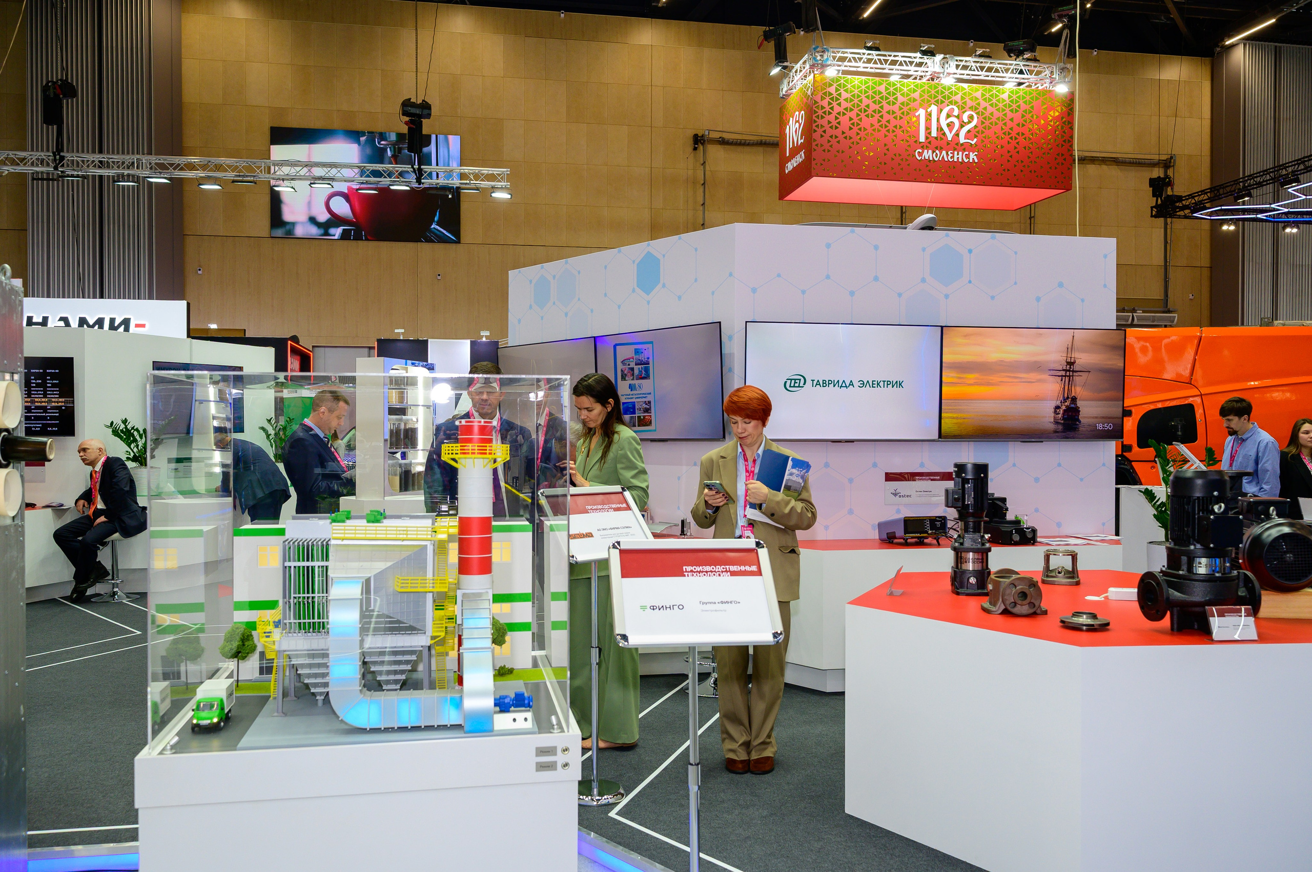 «ИННОПРОМ. Беларусь» — это международная промышленная выставка, объединяющая представителей различных отраслей промышленности, инновационных компаний, инвесторов и государственных структур. Это уникальная платформа для обмена опытом, внедрения новых идей и технологий, что способствует повышению актуальности отрасли и развитию сотрудничества между странами.#БольшаяпромышленнаянеделявМинске @belexpo_by@ph.andrey_puhach #bigindustrialweek #bigindustrialwee