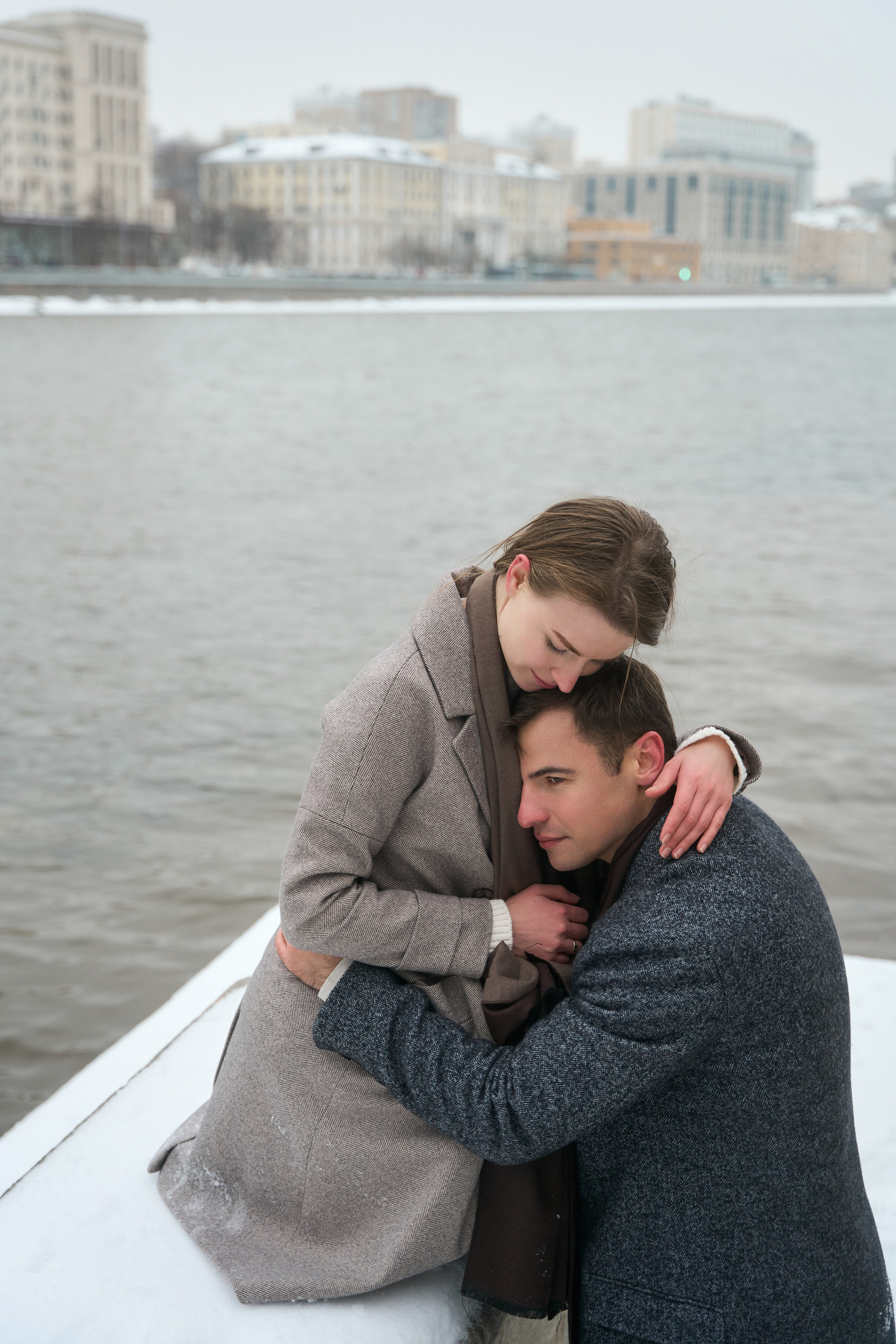 Любовь начинается с поцелуя. Minflo Photographer