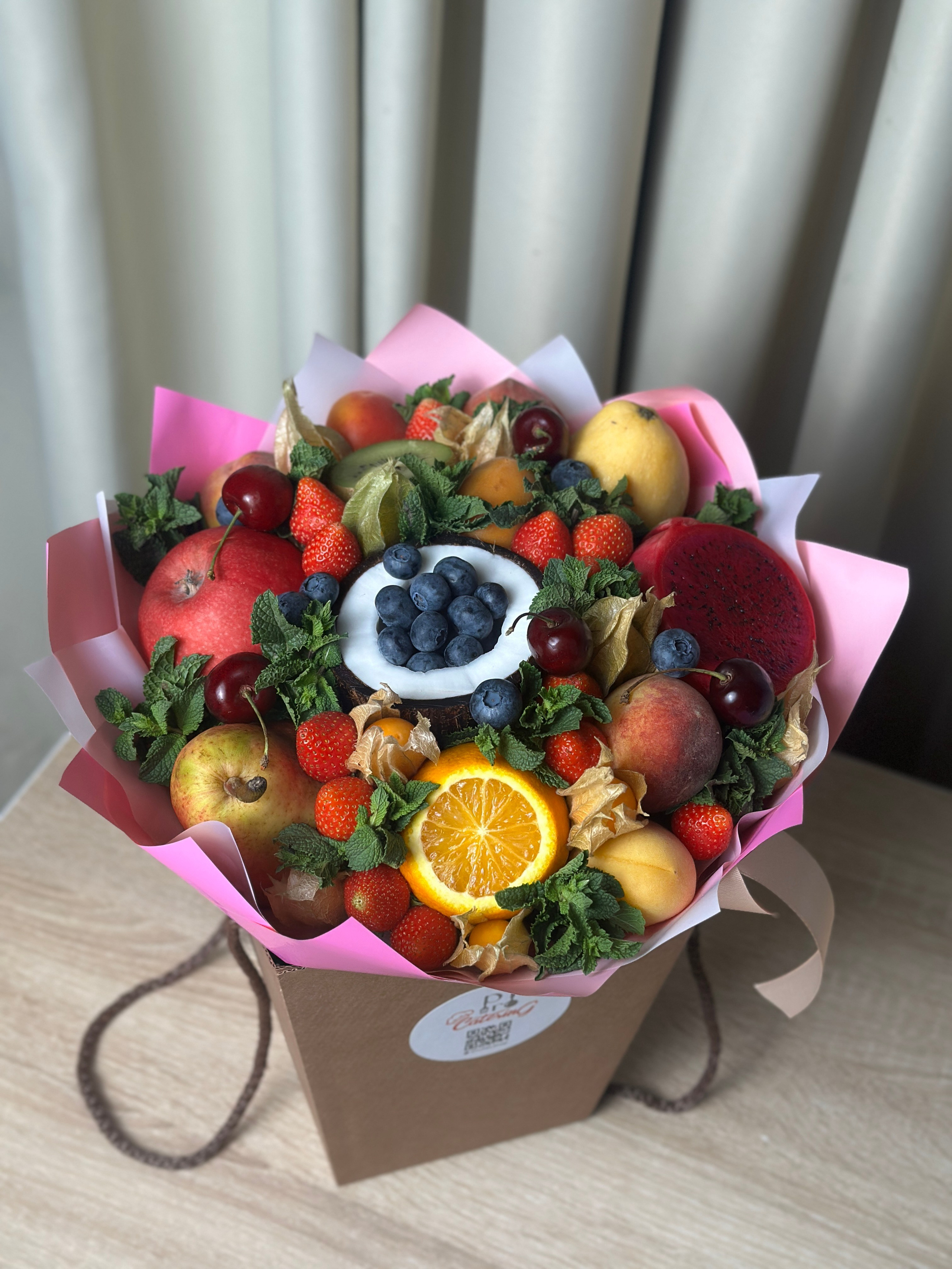 Фруктовые. Выездной кейтеринг, съедобные букеты, торты и сладости на заказ