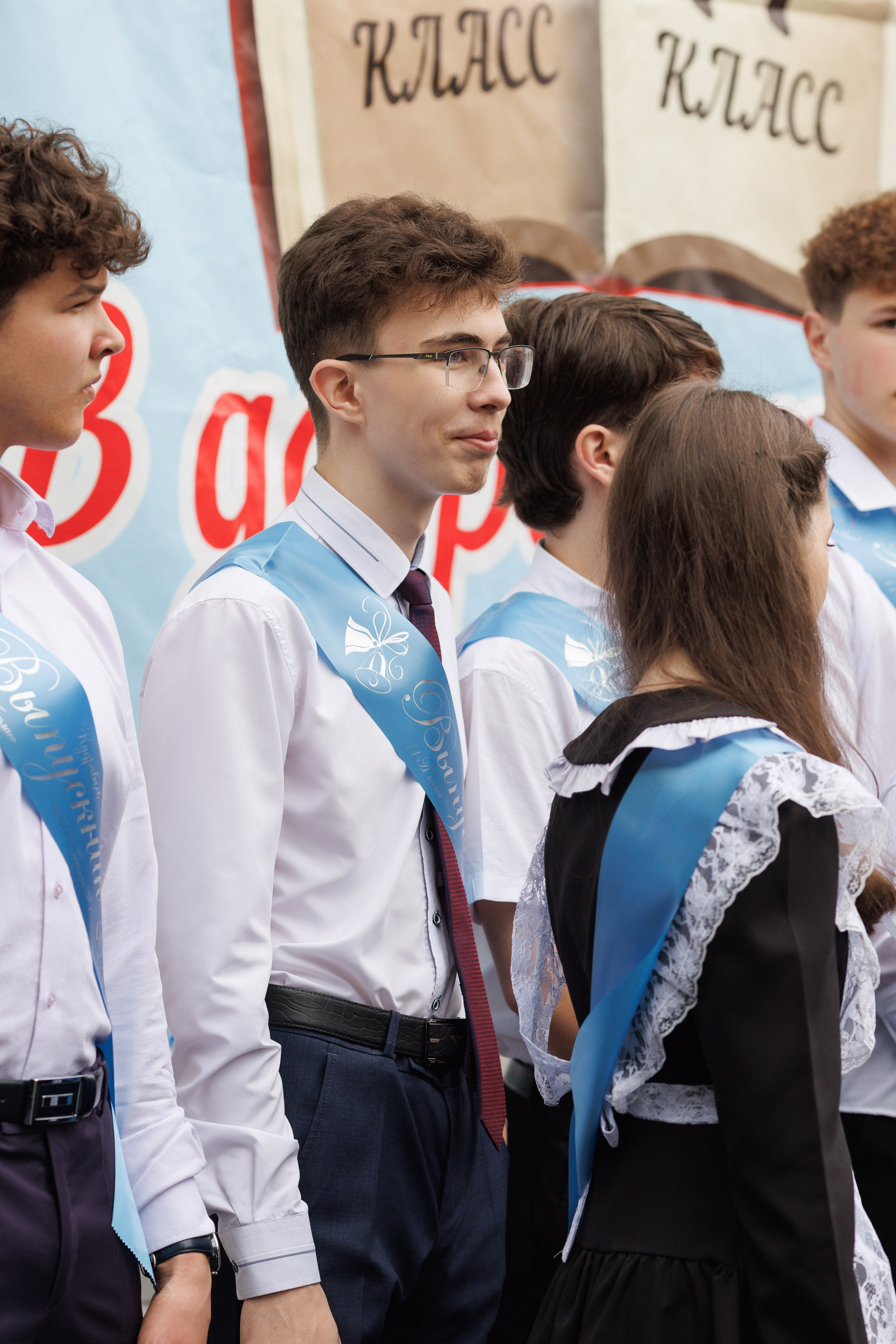 Последний звонок Гимназия Артем. Photoalbum-vl.ru